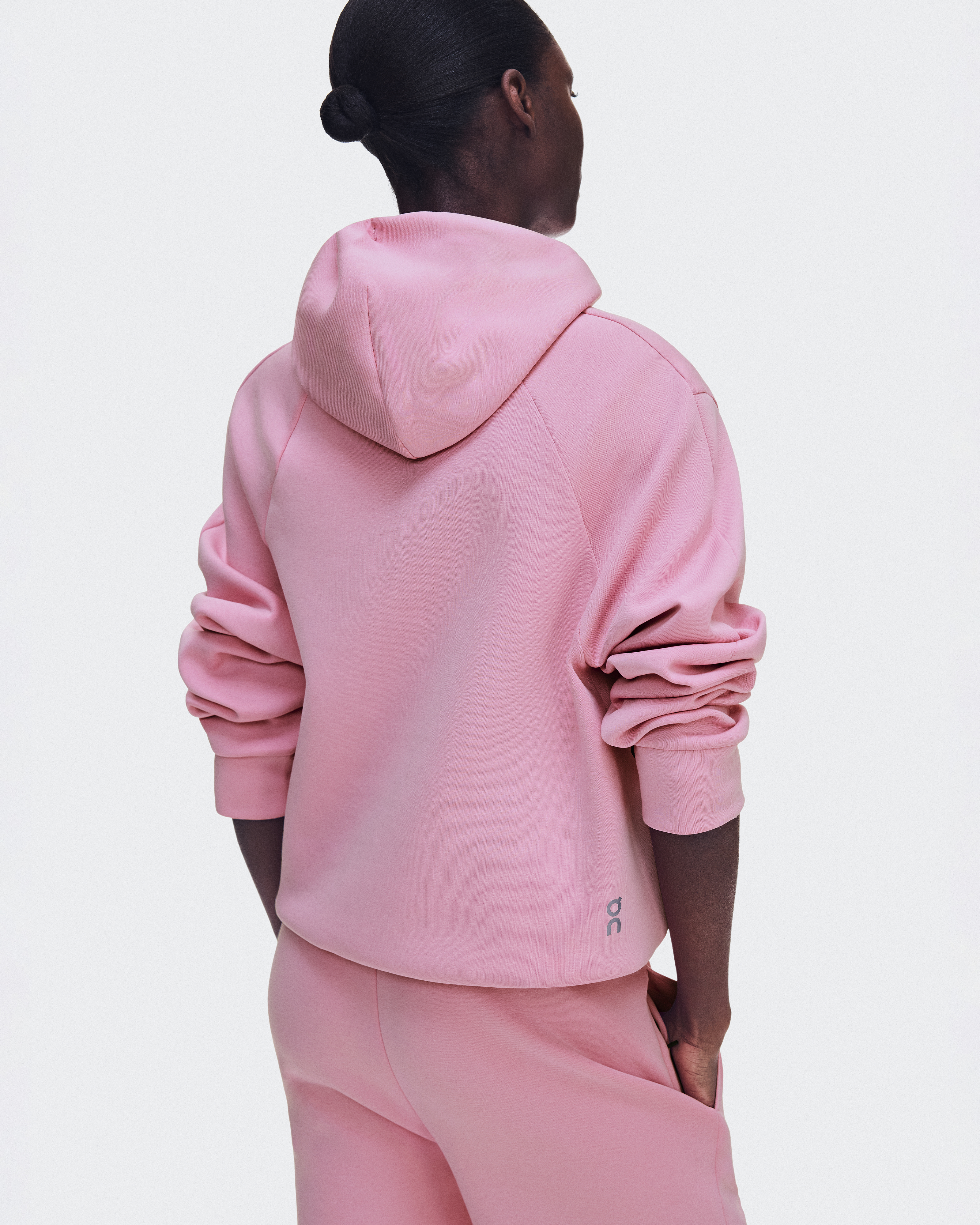 ウィメンズ Focus Tech Hoodie | ピンク | On 日本