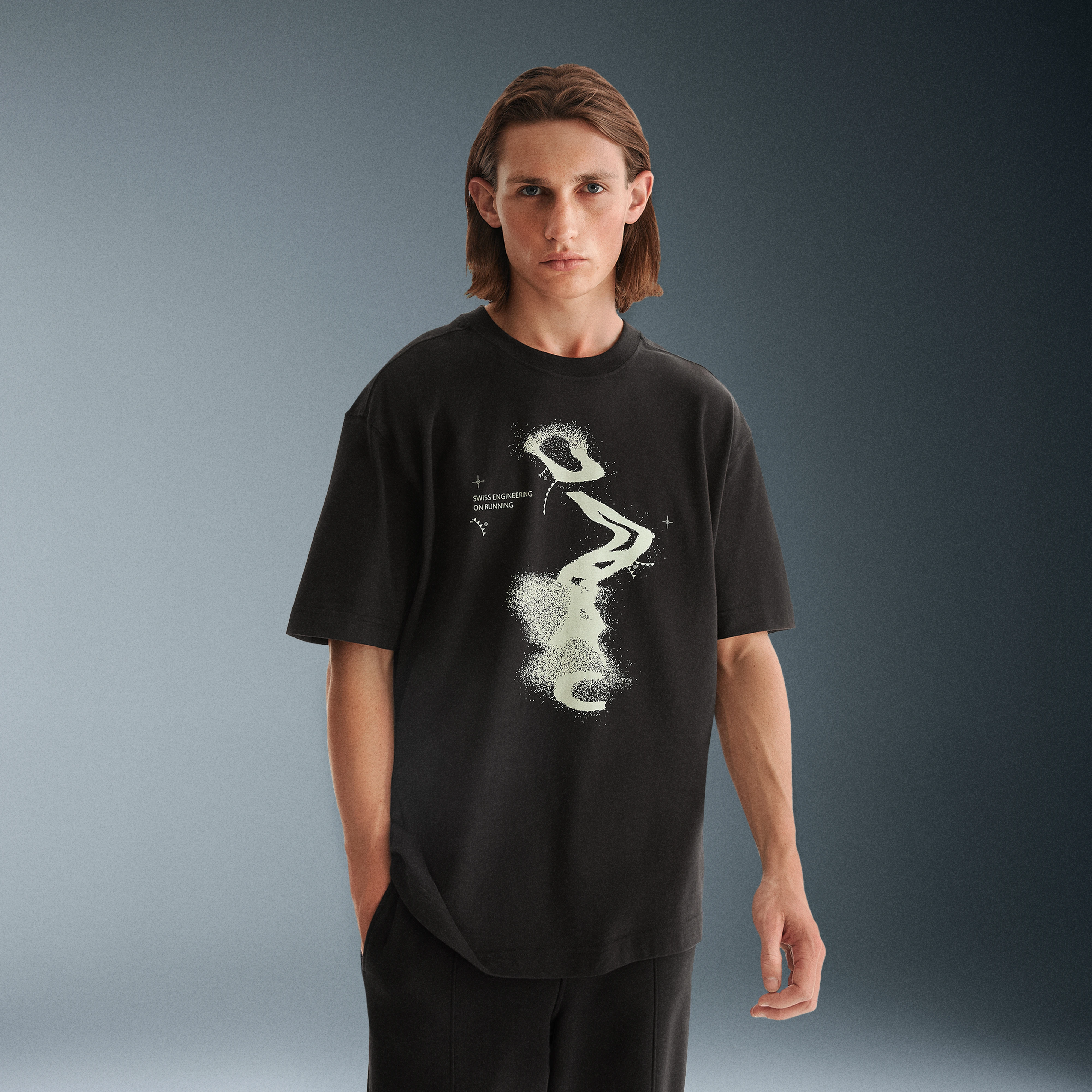 On Graphic Club T ブラック メンズ メンズ – オールデイ リカバリー トラベル トップス＆Tシャツ