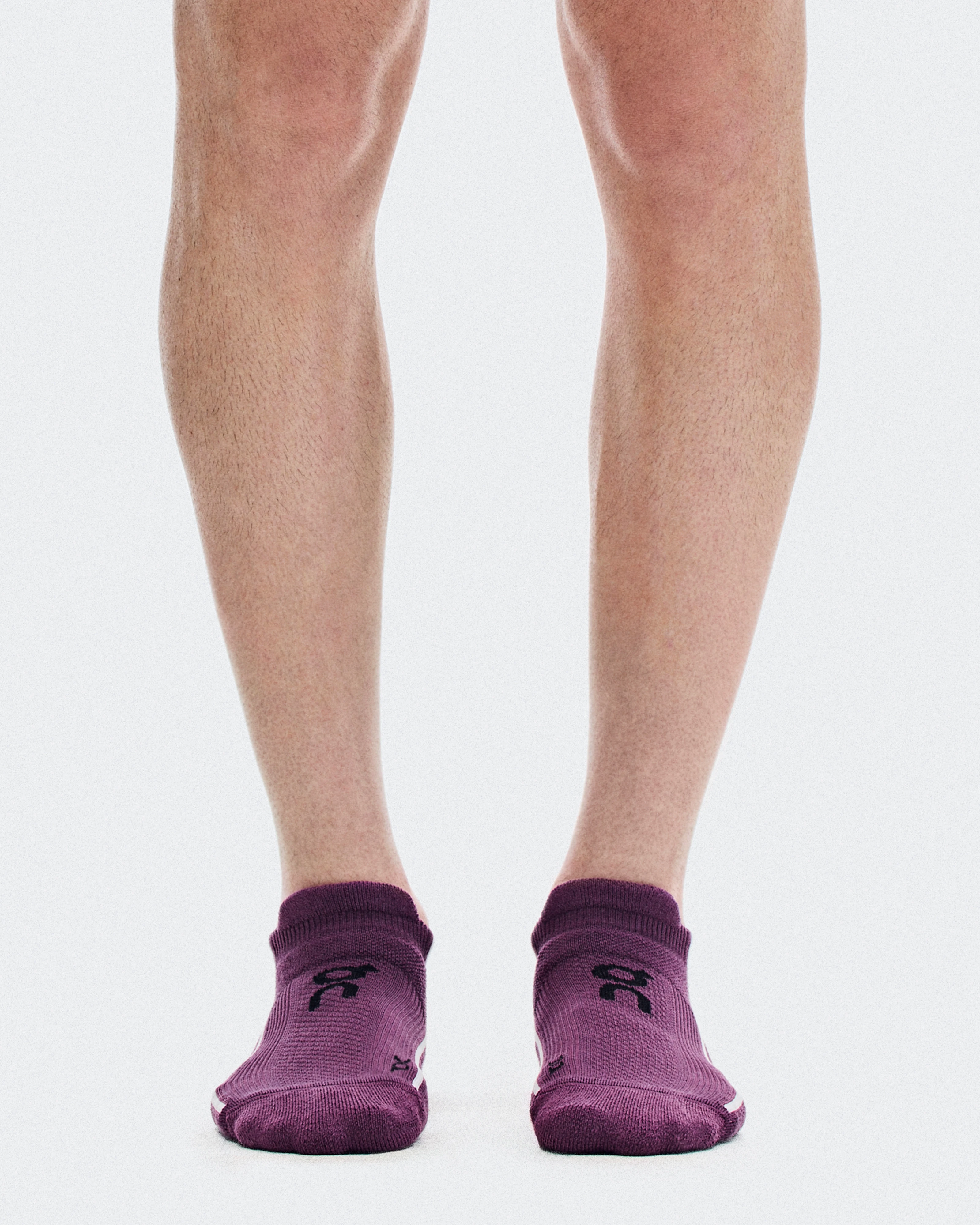 On Court Sock Low Cassis & White Unisex Socks