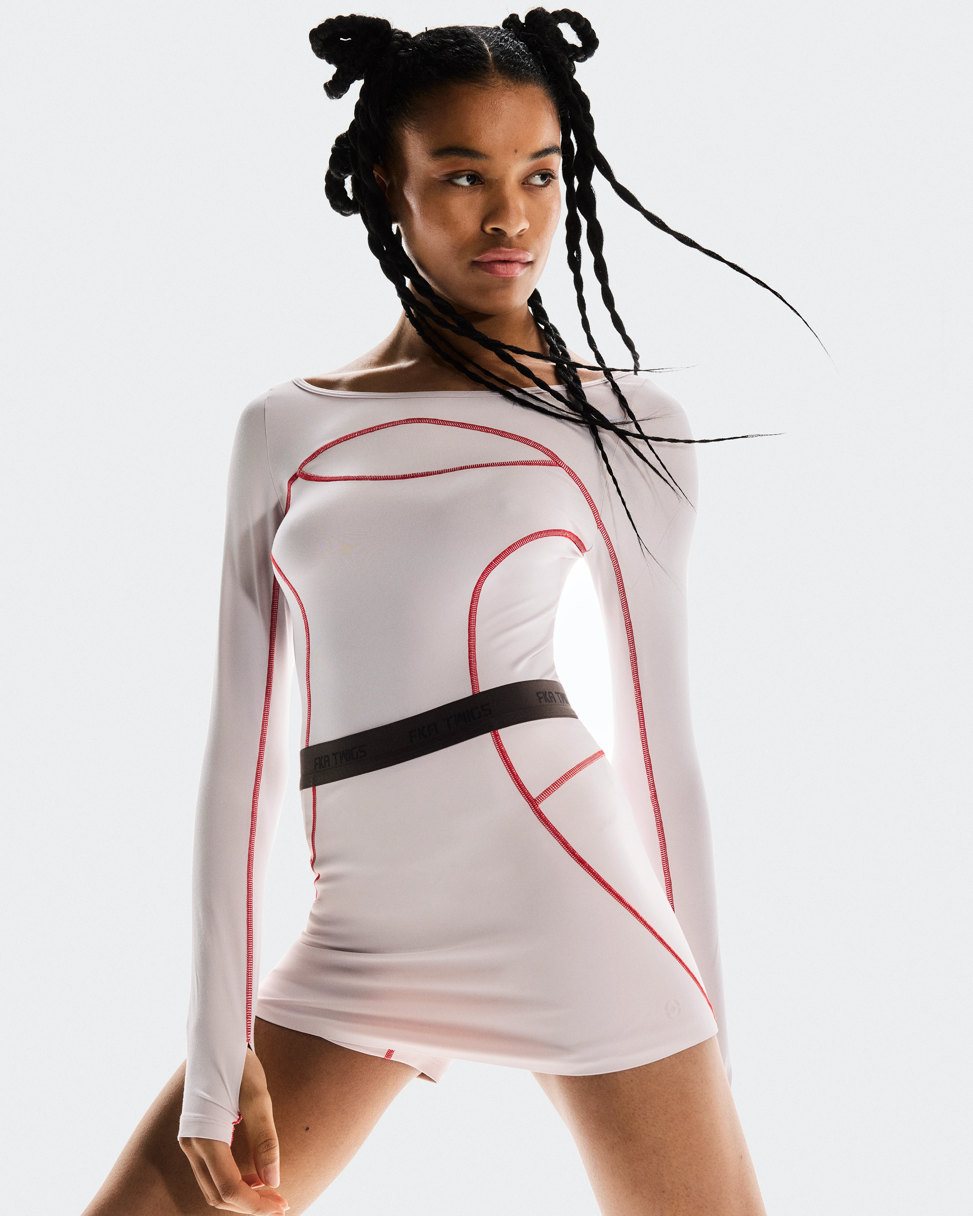 On STUDIO SKORT FKA Lily Damen