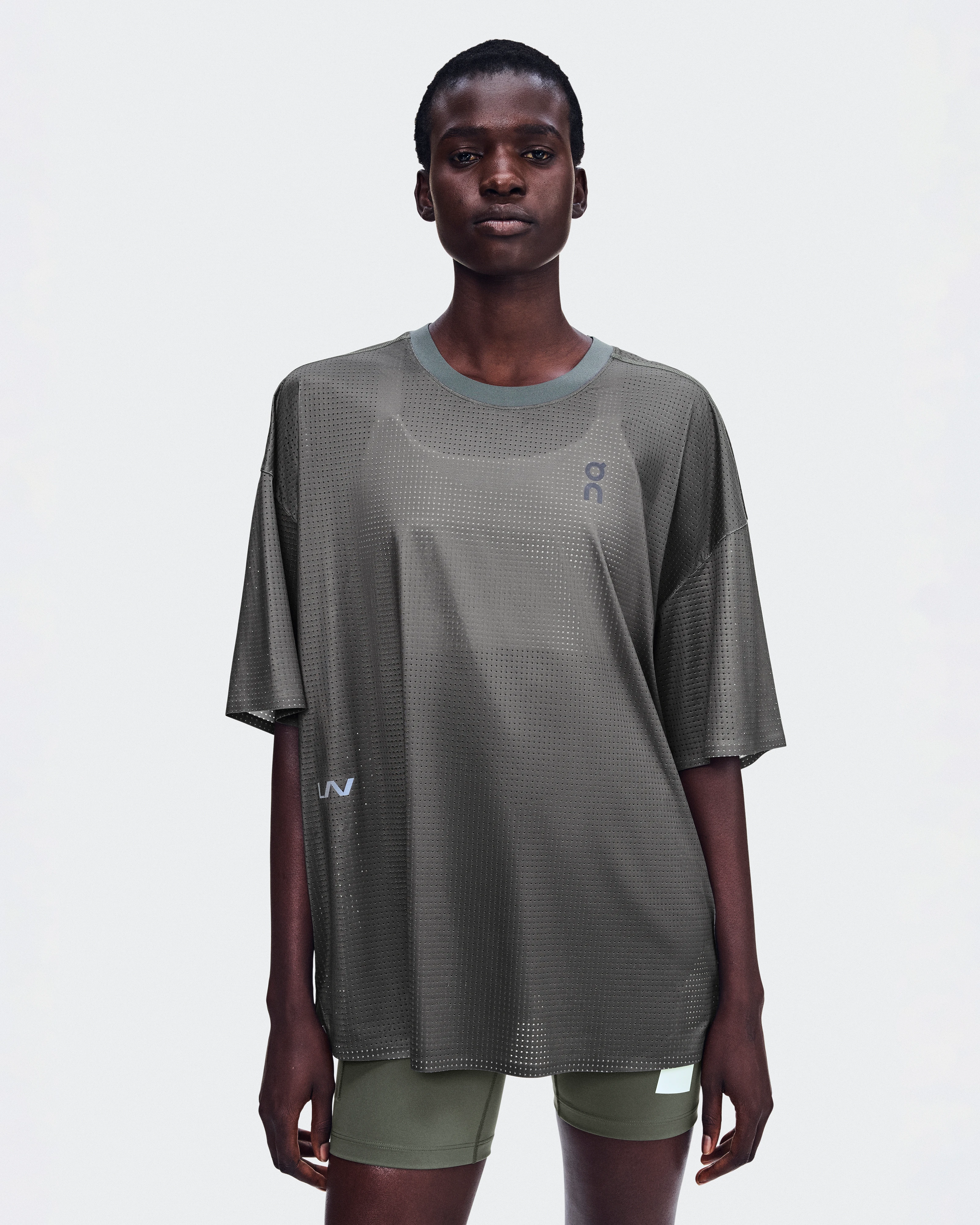 On Oversize Run-T LN1 Mire Unisex Tops and t-shirts