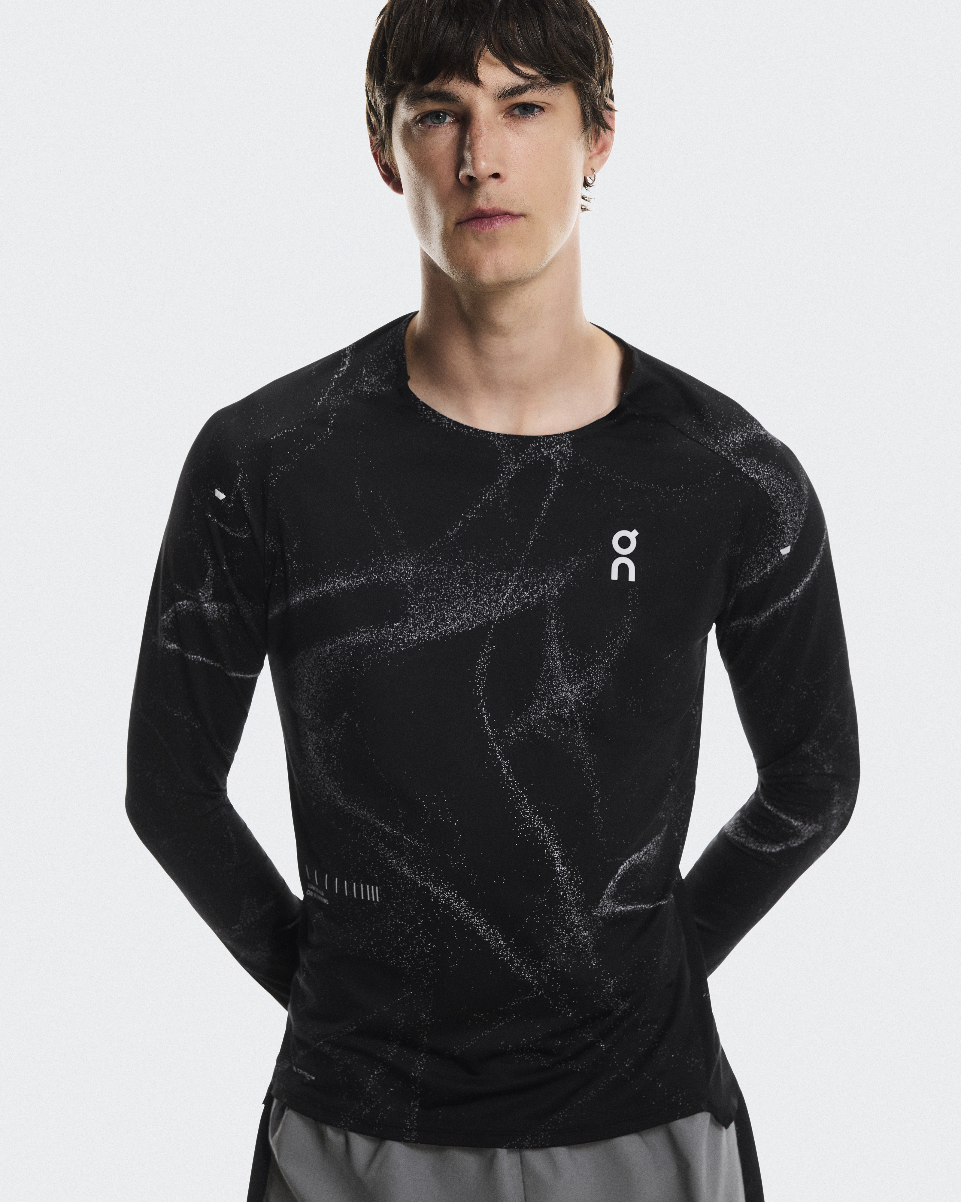 新品未使用 On オン Performance Long-T Lumos メンズ Performance Long-T Lumos | ブラック | On 日本