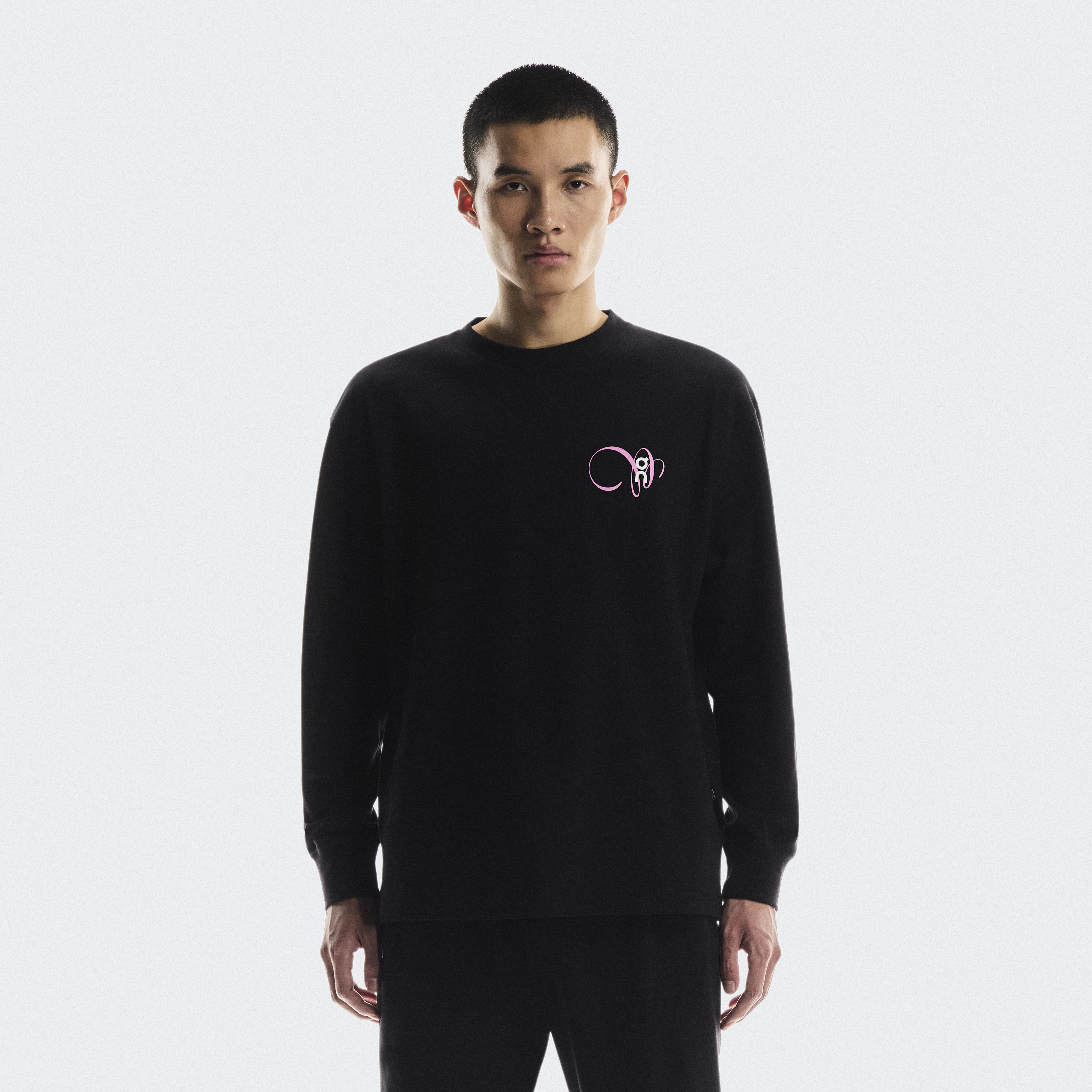 Club Long-T Graphic Long-Sleeve Shirt in Black