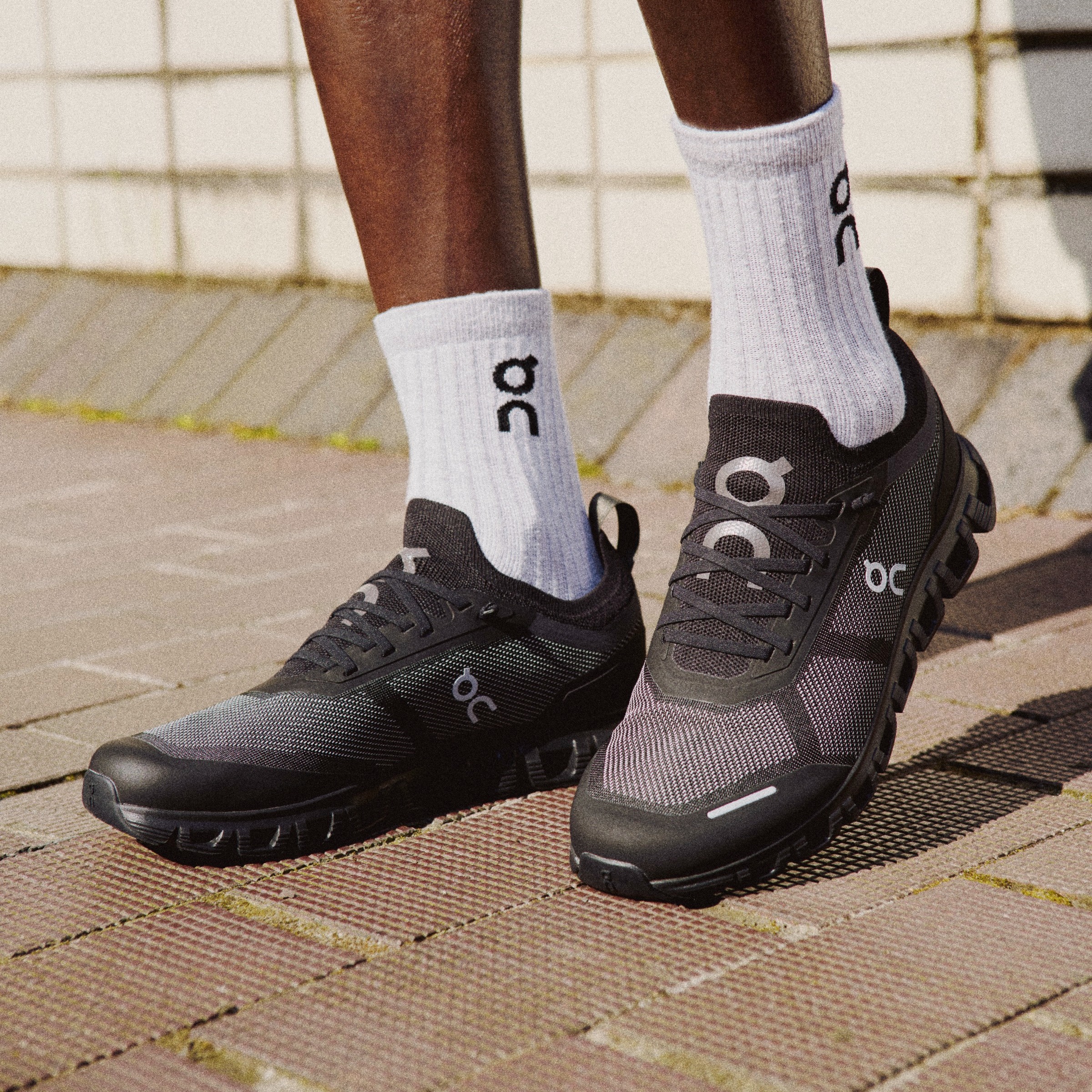 メンズ ランニングシューズ＆アパレル | On 日本