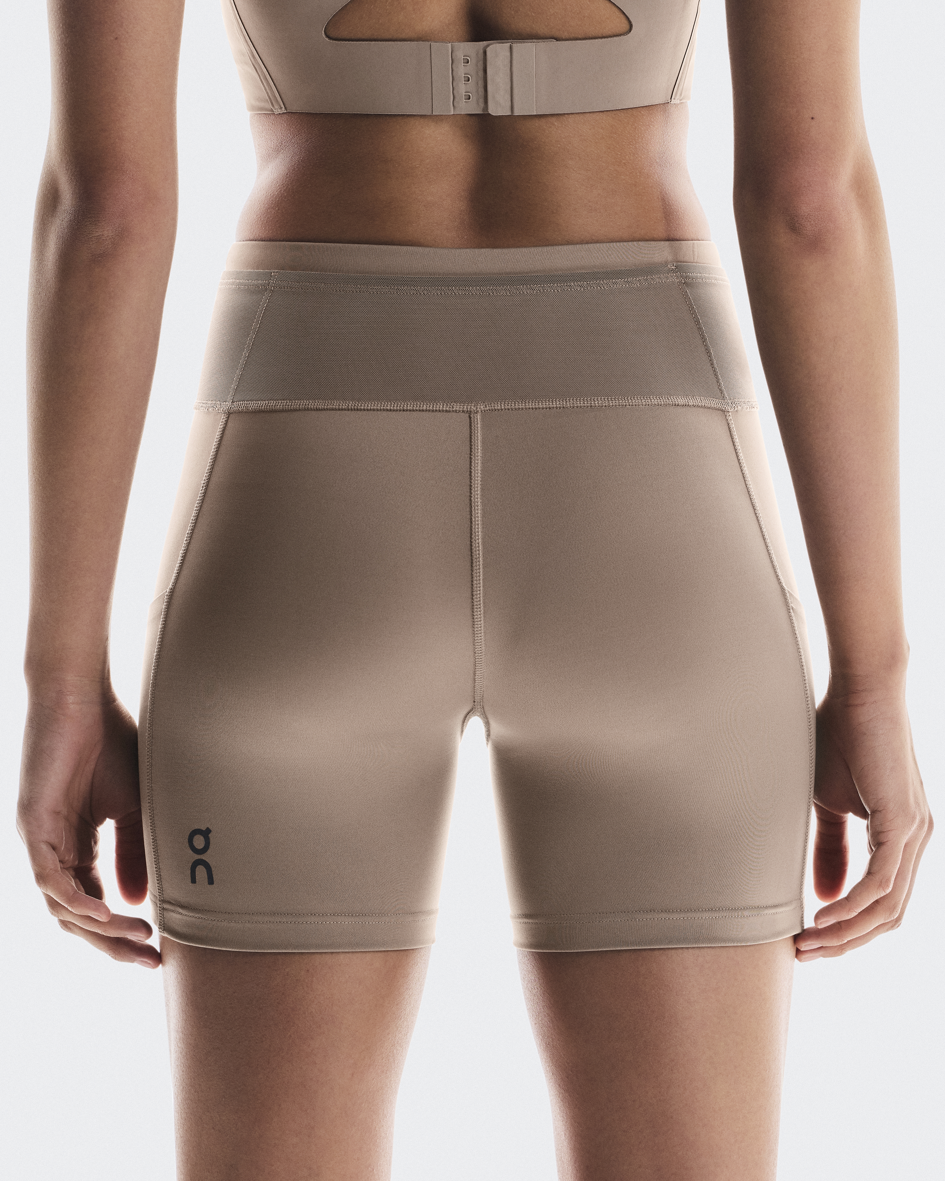ウィメンズ Performance Short Tights | ブラウン | On 日本