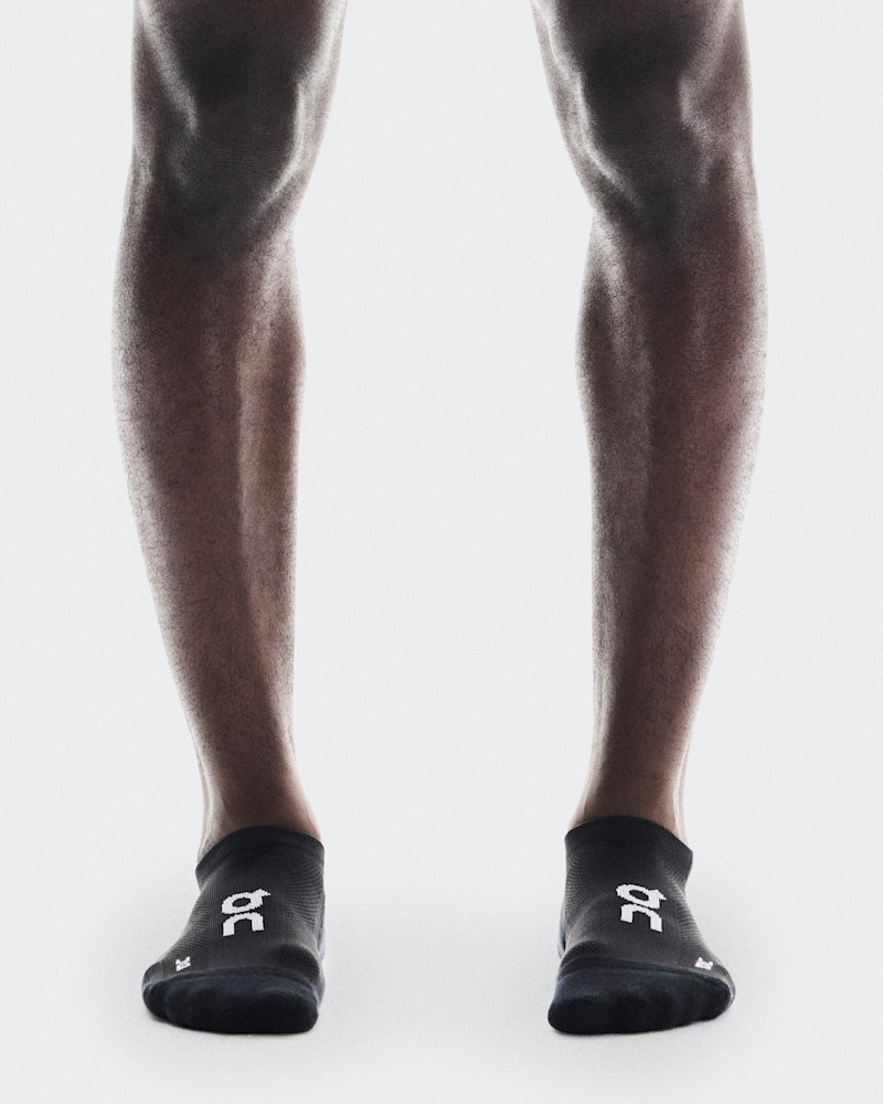 On Core Run Sock Low 2P in Black, Size: W 8 - 10.5, M 7 9, Polyester