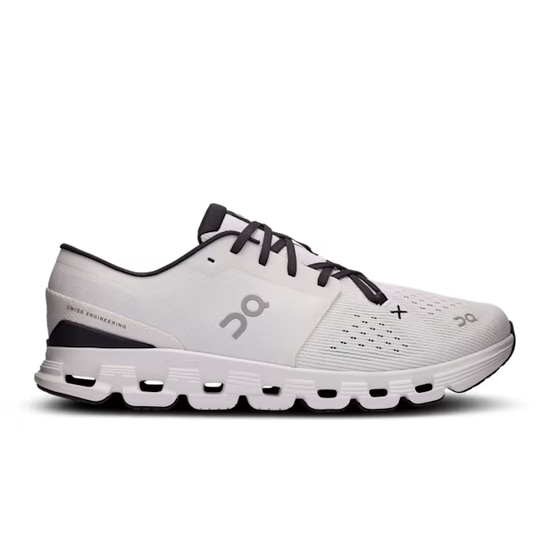 Cloud X 4 Sneaker in Ivory/Black