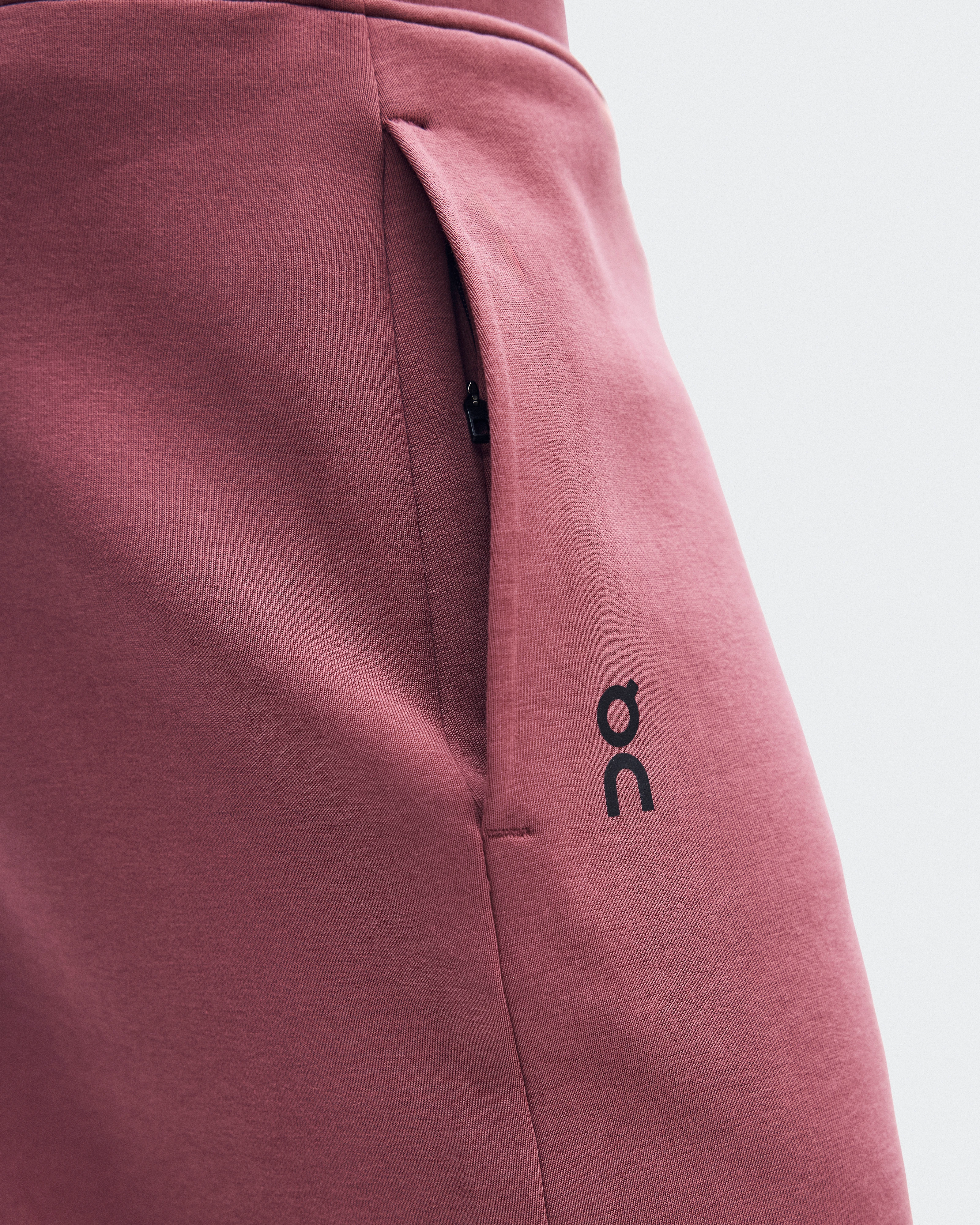 On Focus Tech Sweatpants Barberry Women Pants