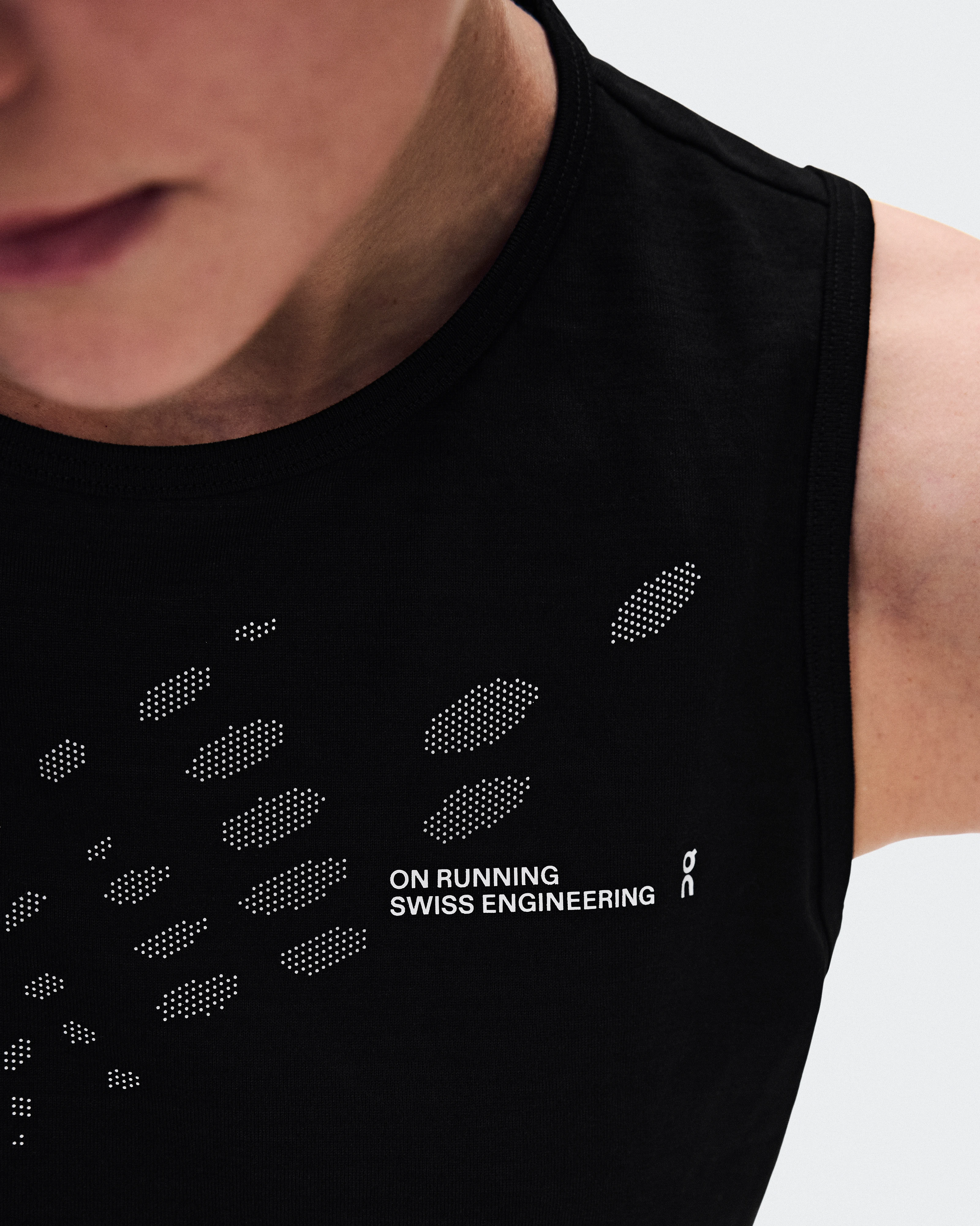 On On Run Tank Black Femme Hauts et t-shirts