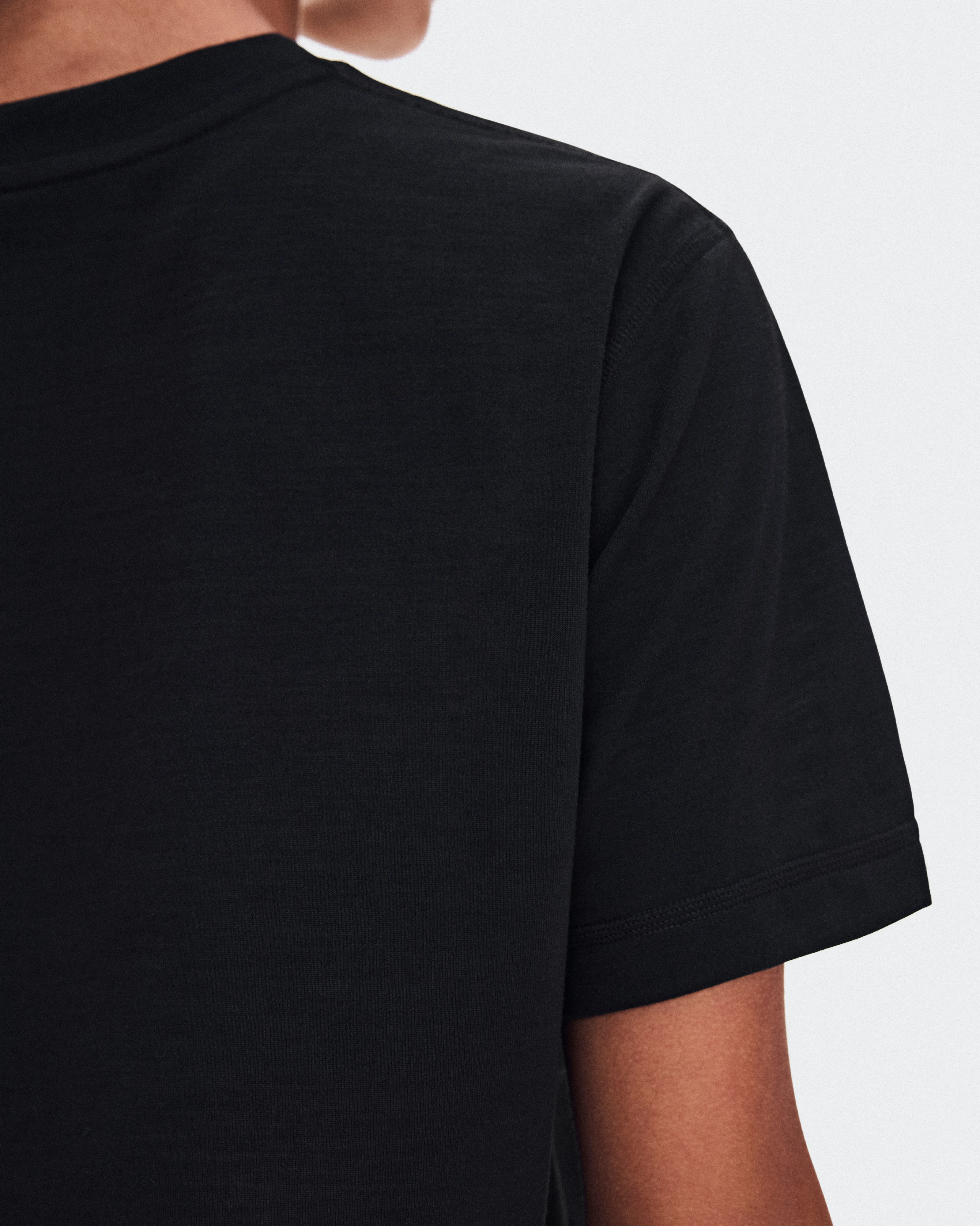 On Train-T Crop Black Women Tops and t-shirts