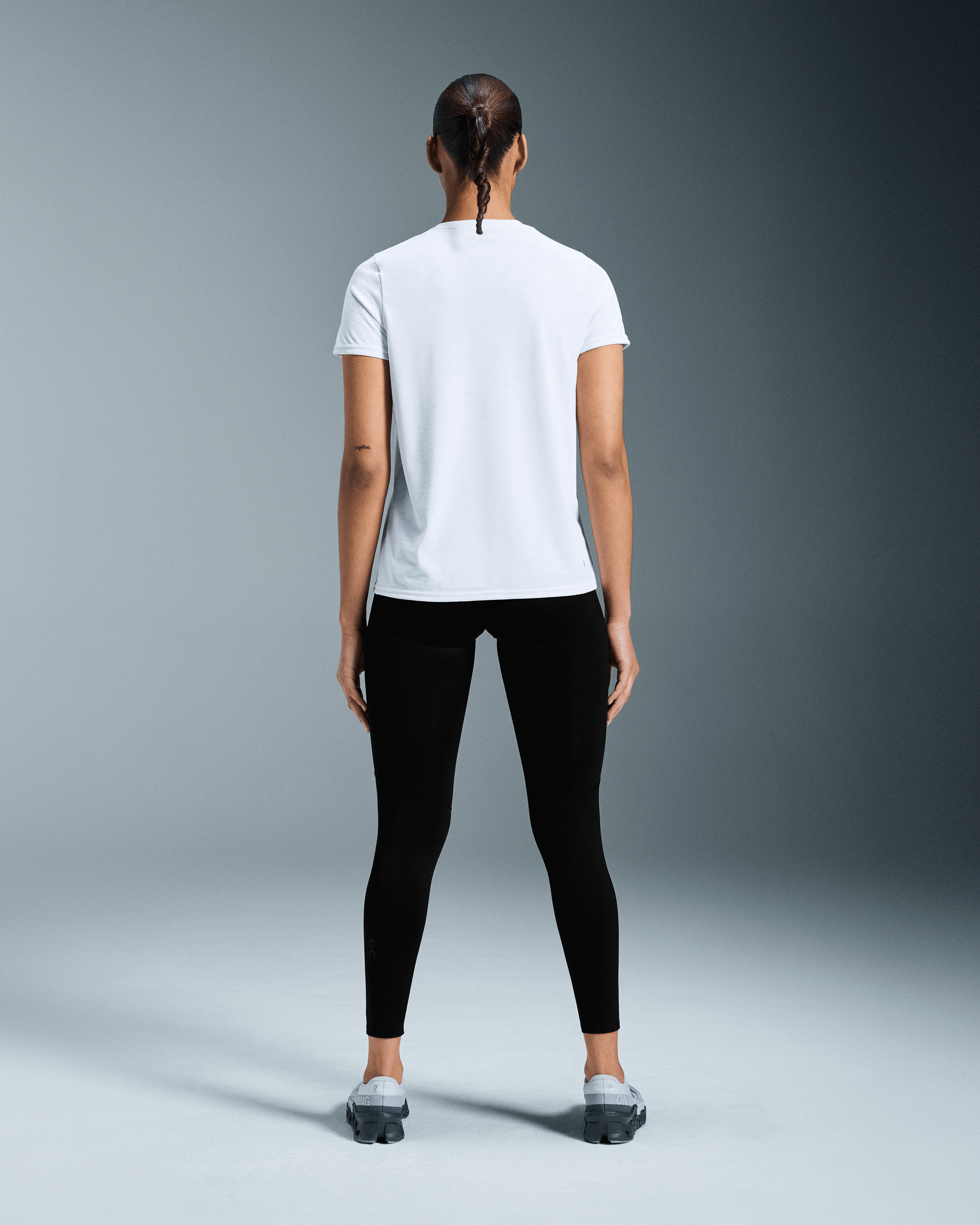 On Run-TWomen / White / L