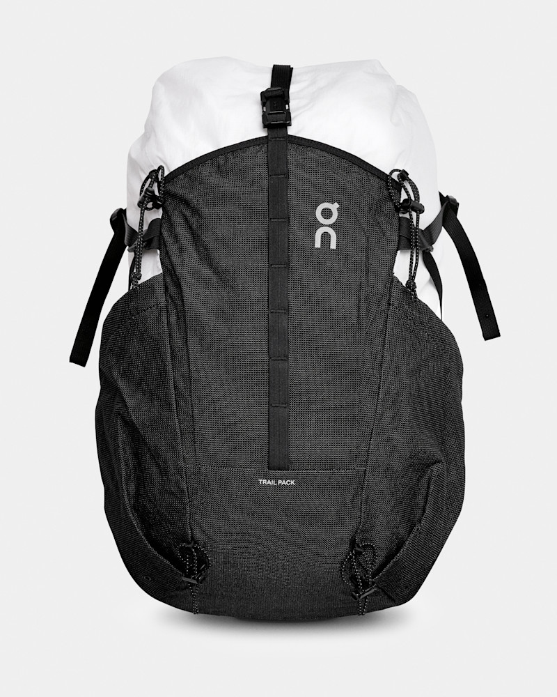 On Trail Pack 20L in White/Black, Size: Large, Polyamide Polyester