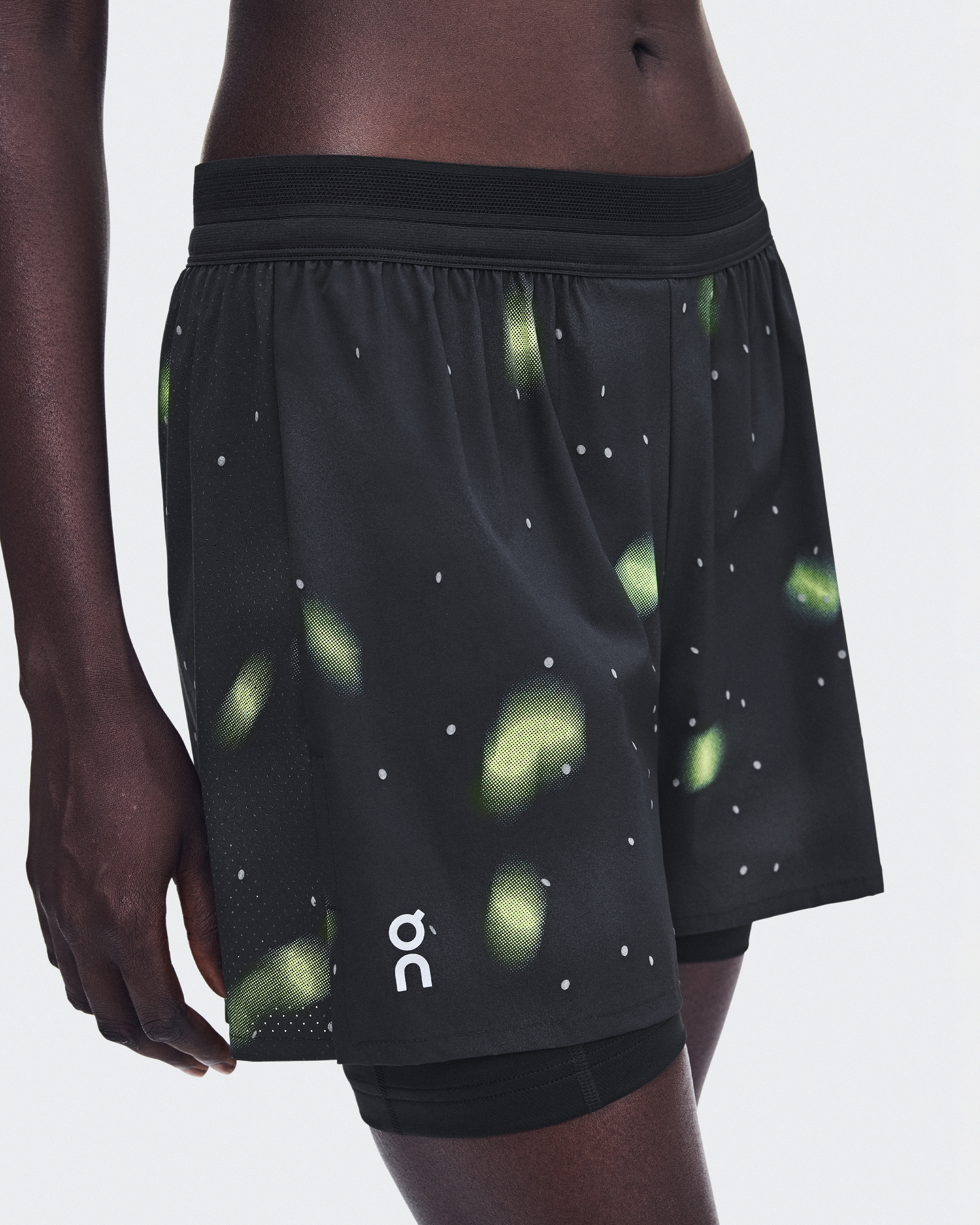 ON Lightweight Shorts Lumos S ブラック Women's Performance Shorts Lumos | Black | On Japan