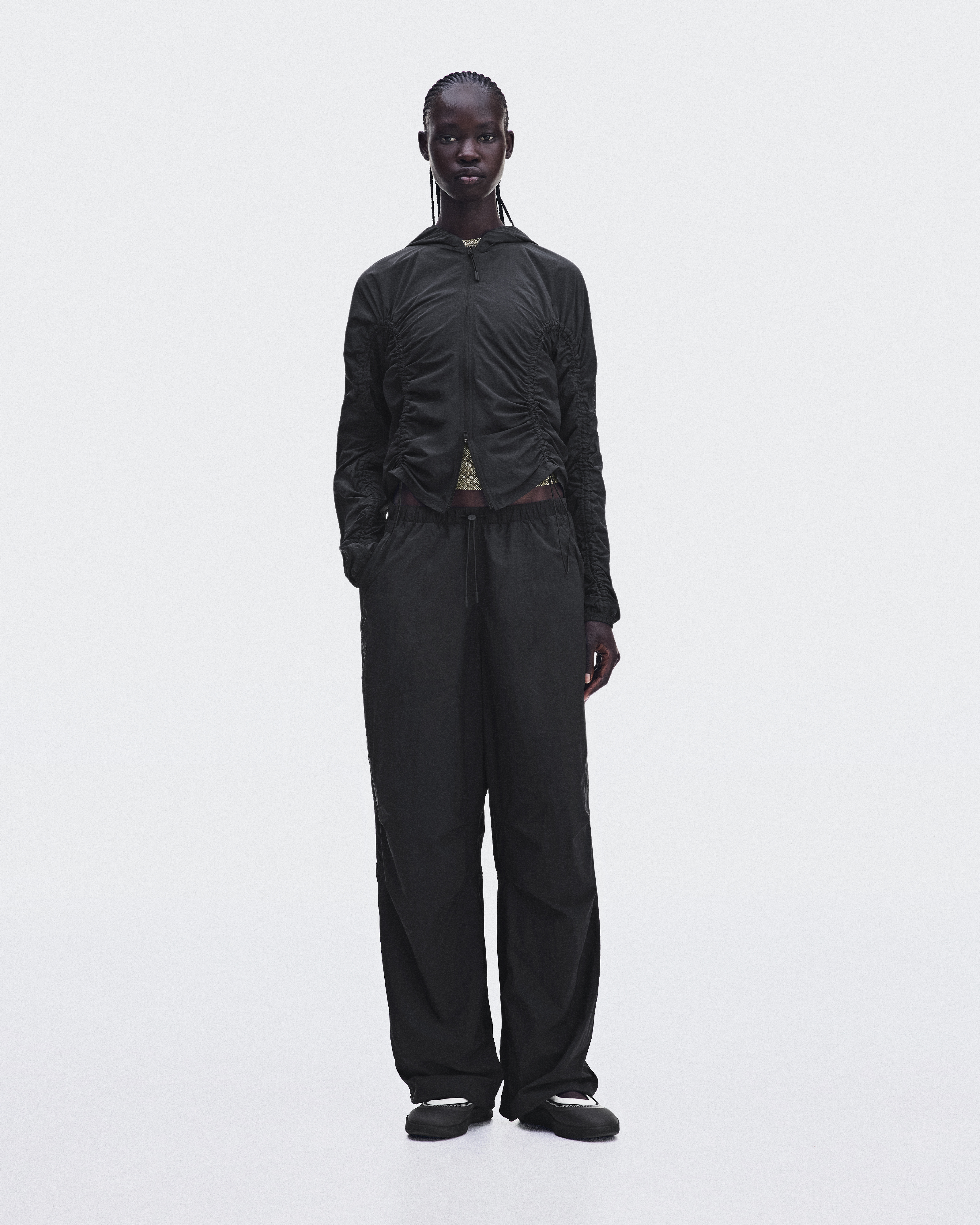 Onライトニングパンツ Women's Ruched Lightweight Pants | Black | On United States