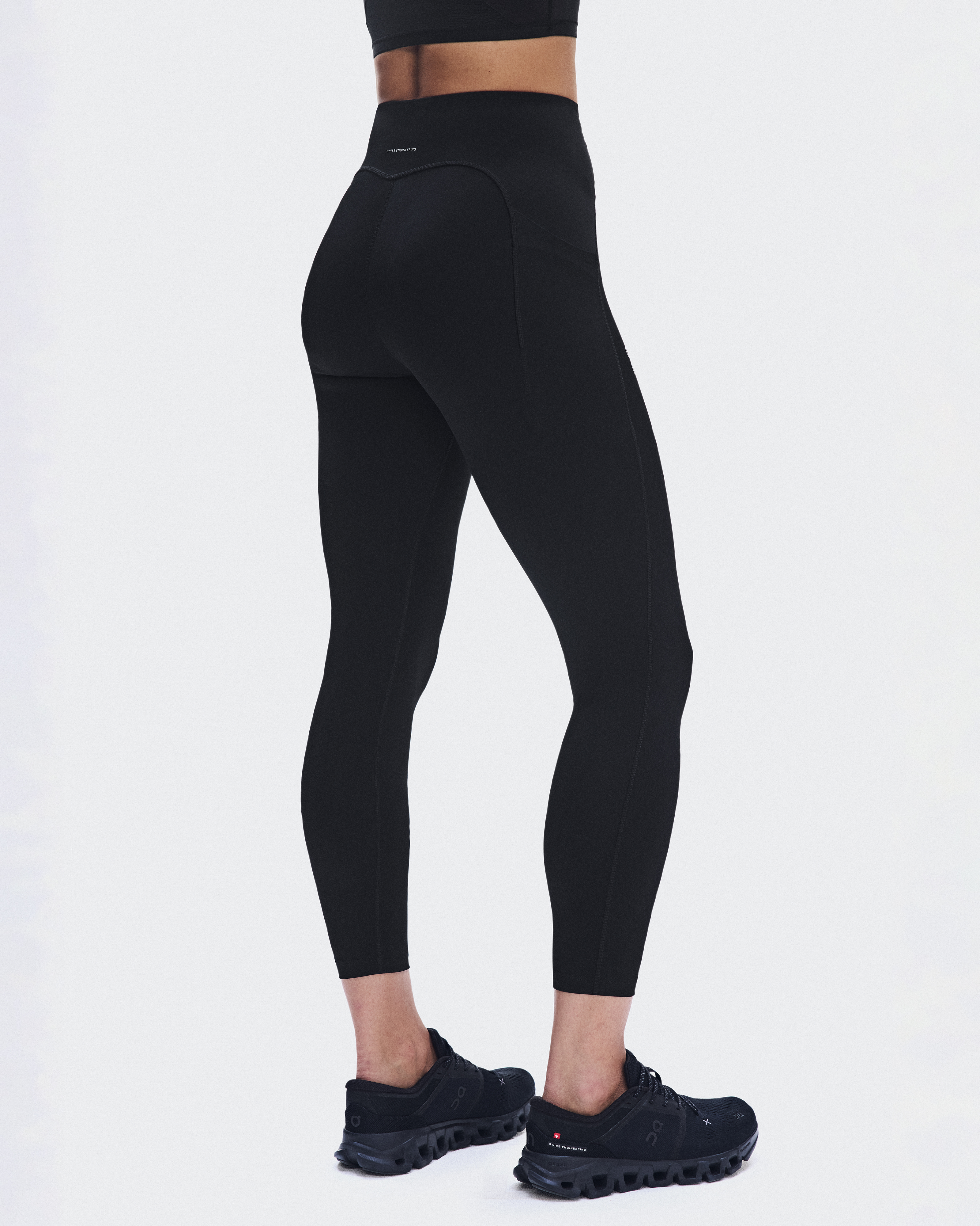 Women's Train Tights 7/8 | Black | On South Korea