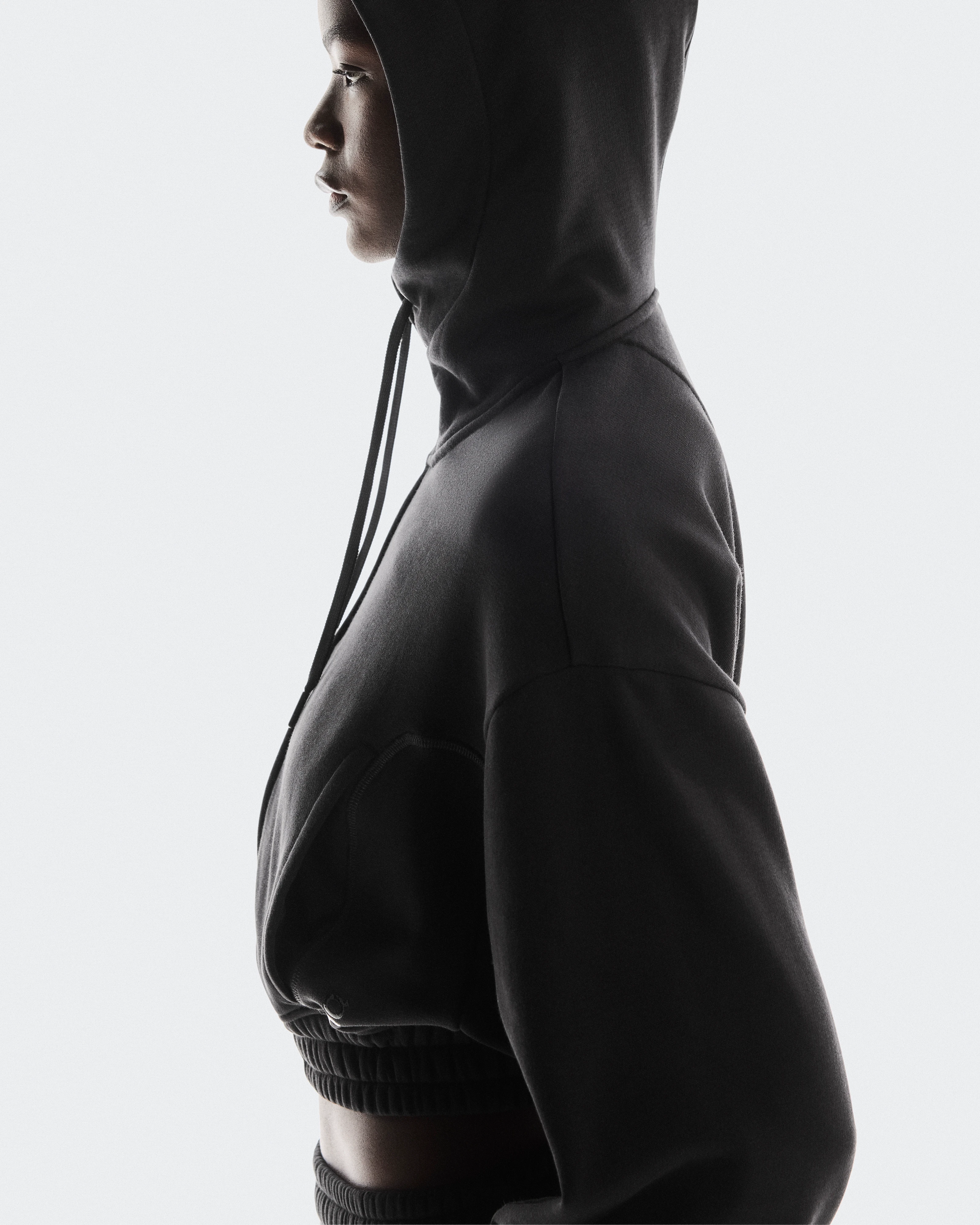 On CLUB CROPPED HOODIE FKA Black Damen Hoodies & Sweatshirts