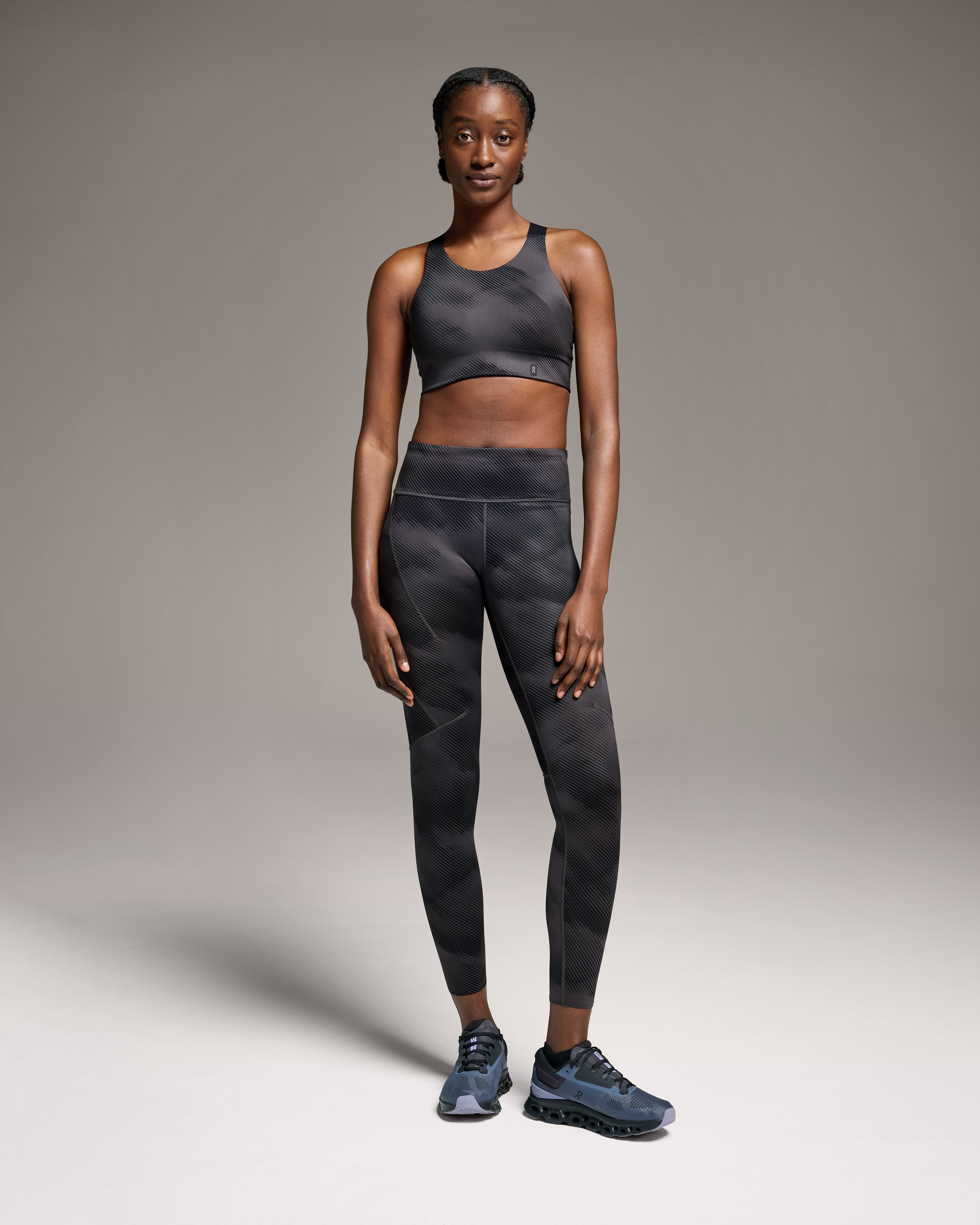 Performance Graphic Tight Tights in Shadow/Black