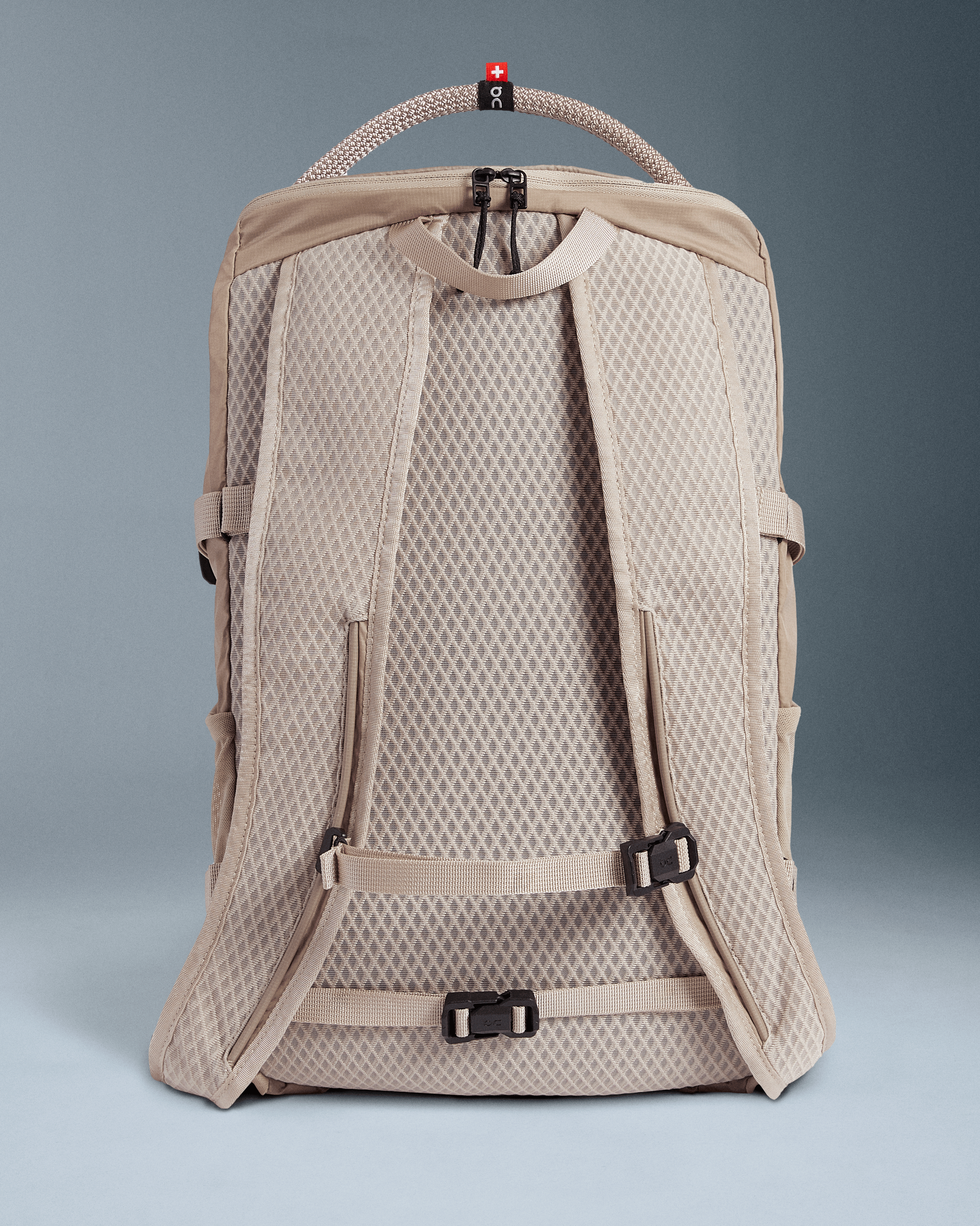 バックパック・リュック LUV IS TRUE CH LIGHTNING GYMSACK BMY582 Speed Pack 18L Lite: Everyday Lightweight Backpack | On | On