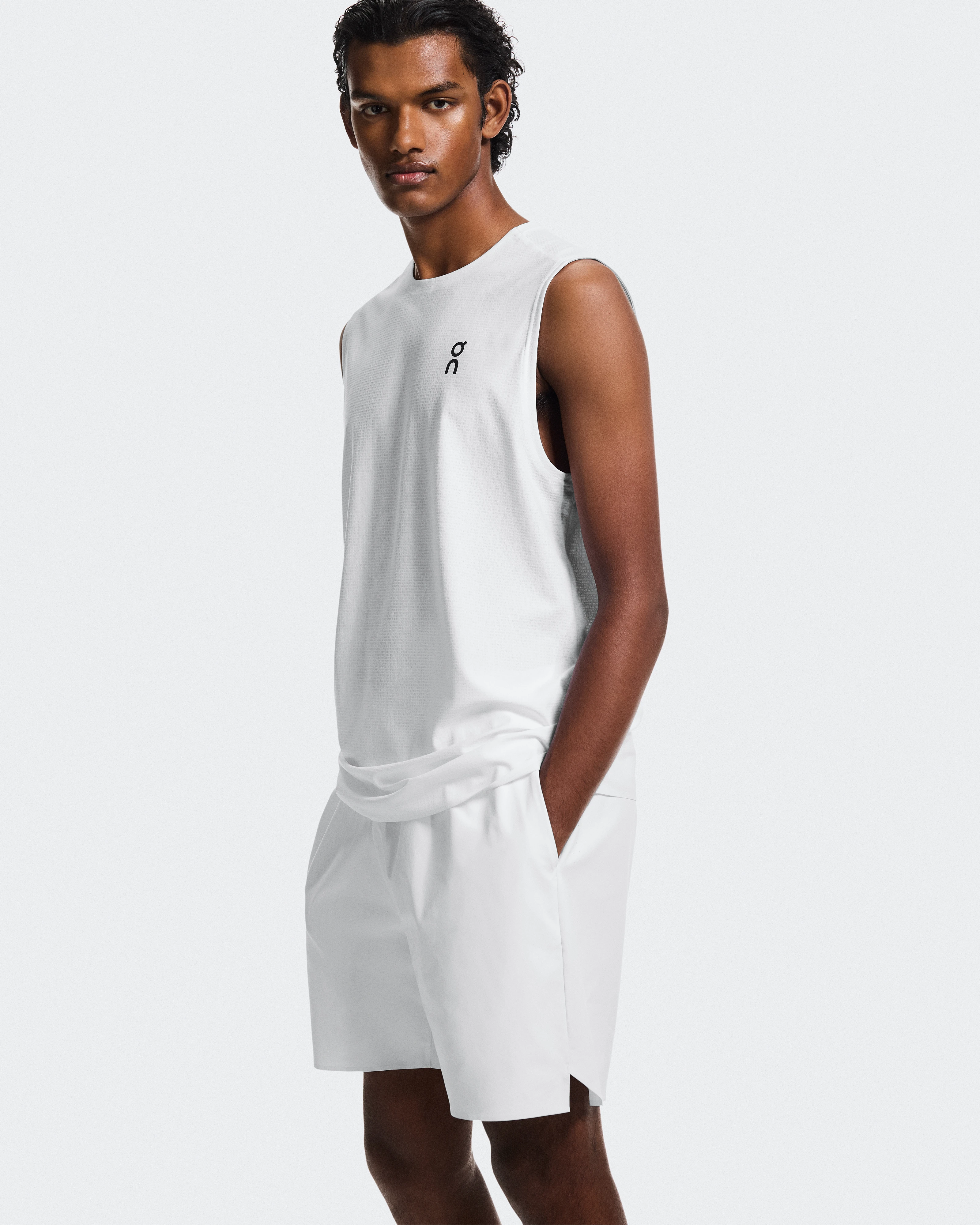 On 7" Court Shorts White Men Shorts