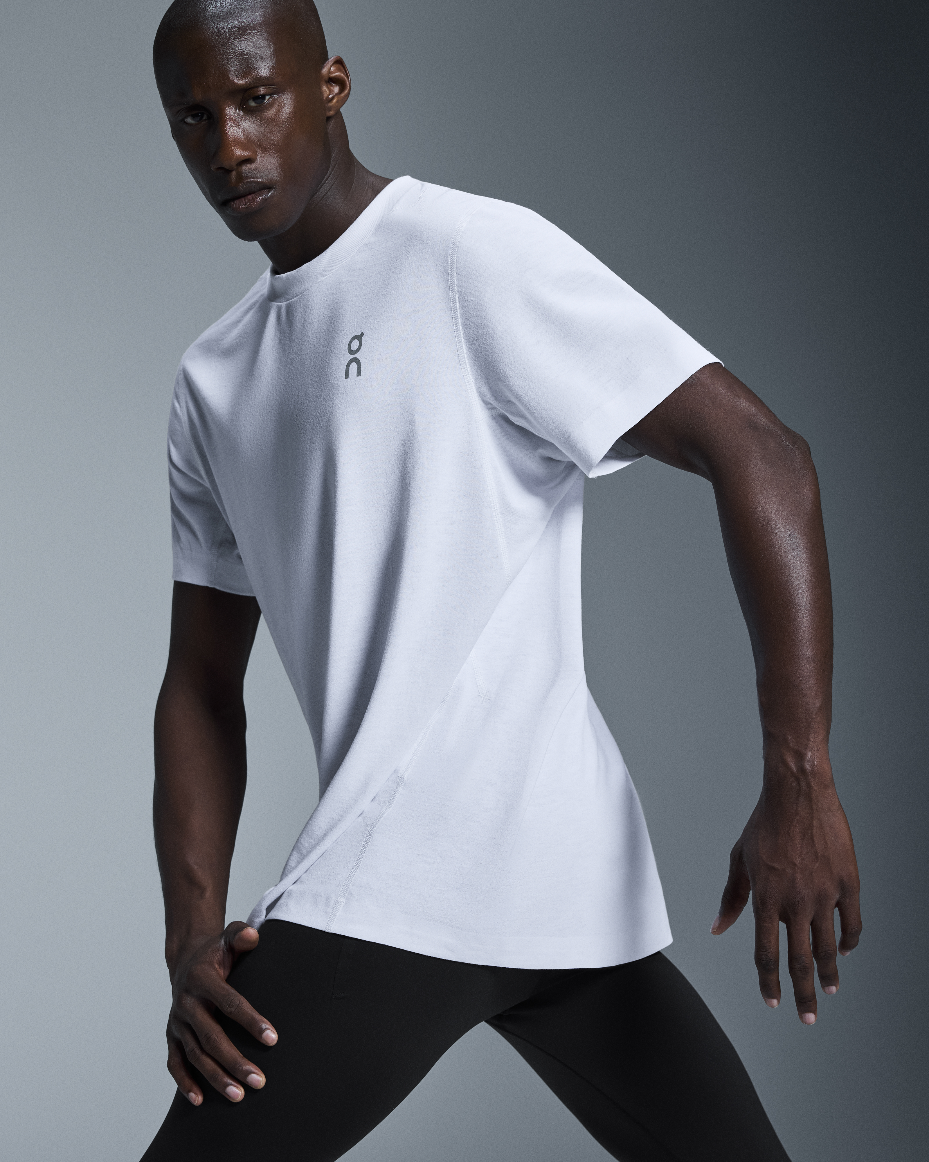 未使用 ON/オン Ｔシャツ Mサイズ active-T メンズ Active-T | On 日本