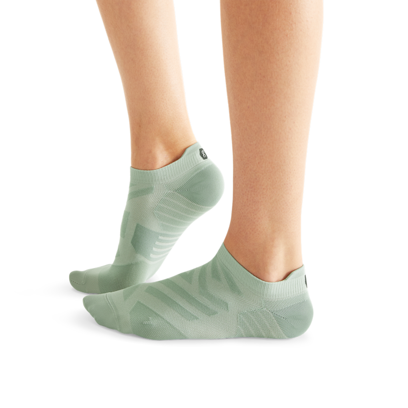 On Women's Performance Low Sock in Moss/Algae, Size: 7-8, Polyamide