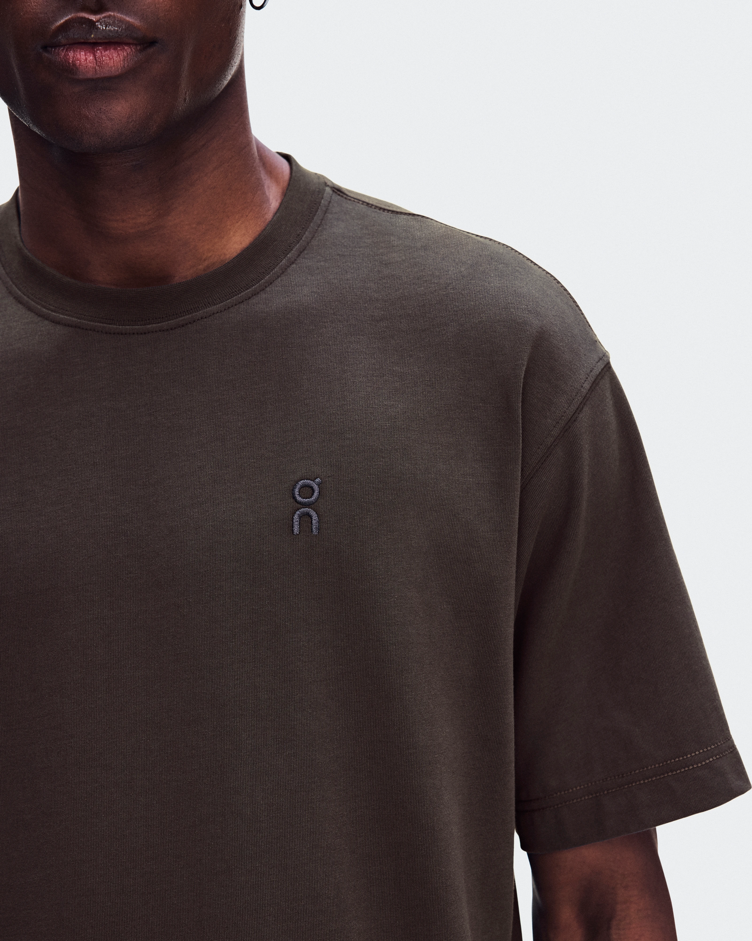 On Club Collective-T Ascent Espresso Men Tops and t-shirts