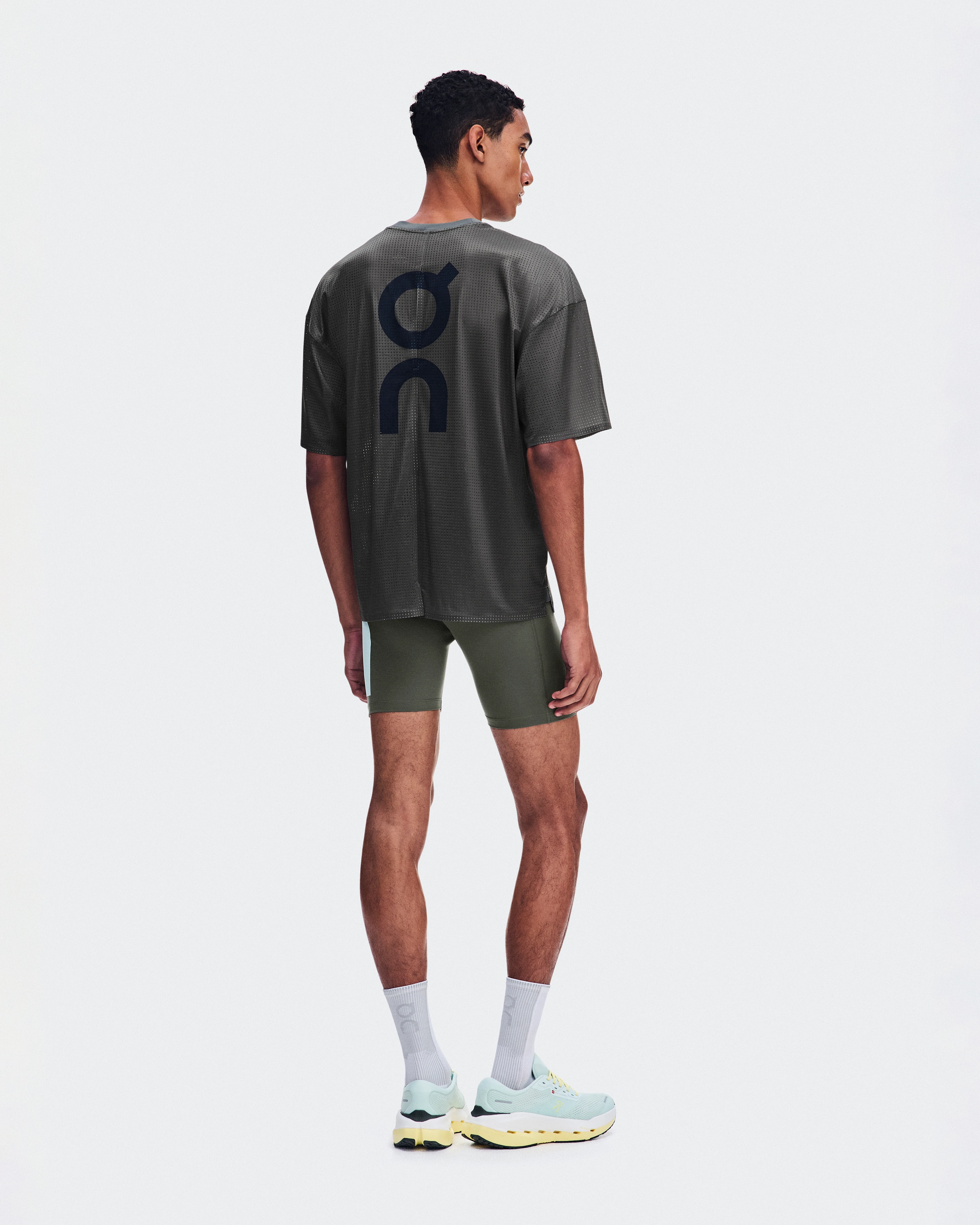 On Oversize Run-T LN1 Mire Unisex Tops and t-shirts