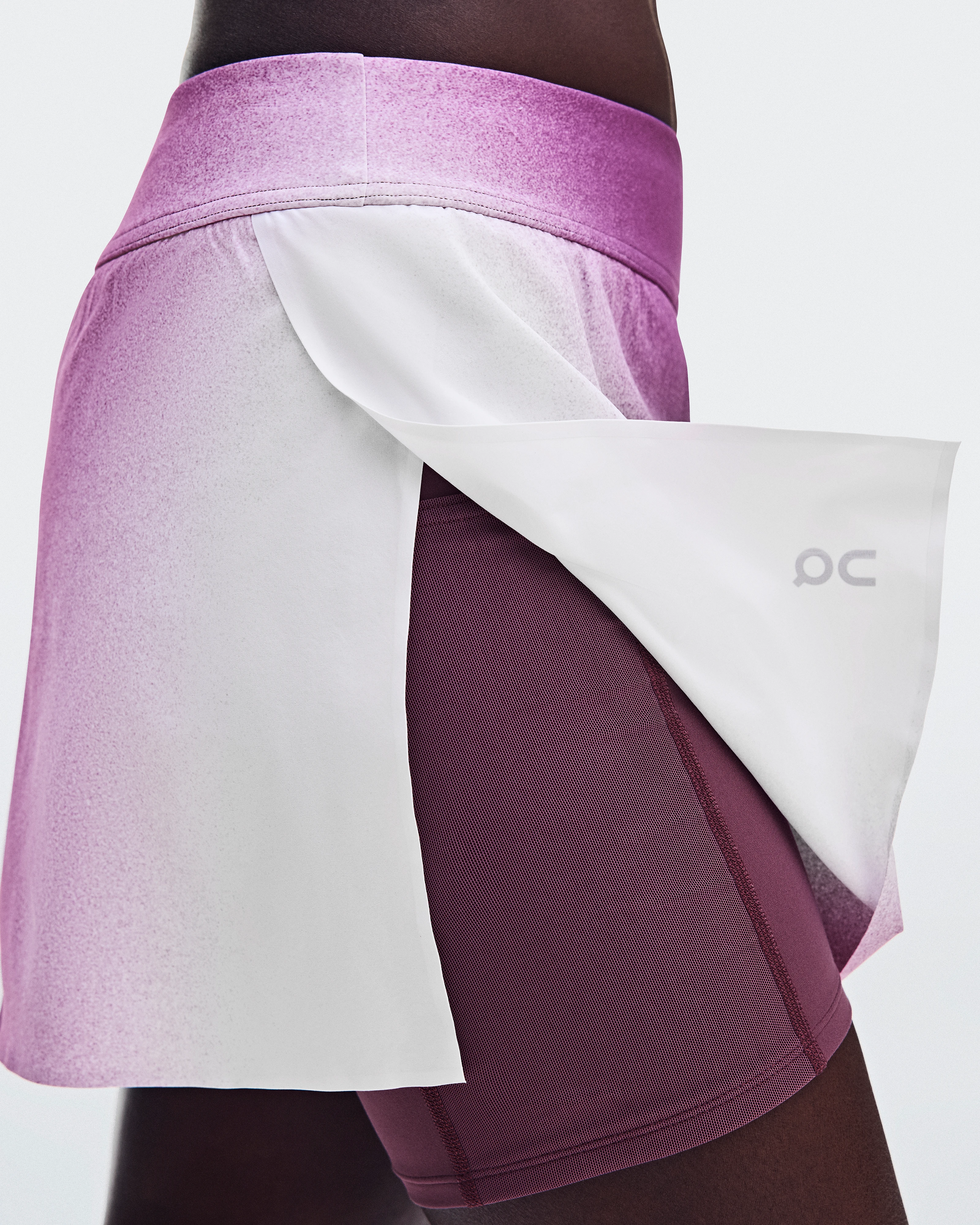 On Court Skirt Split Swing White & Cassis 여성 스커트