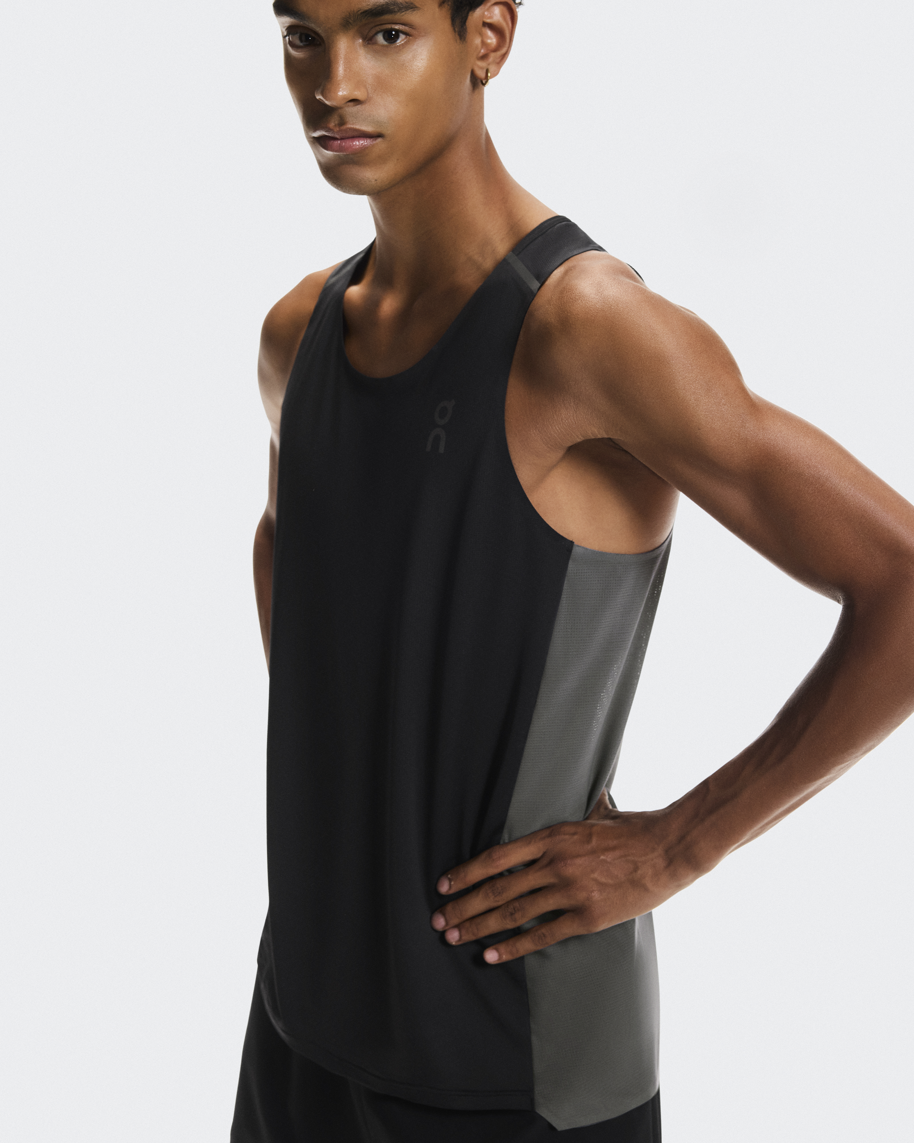 パフォーマンス タンク｜軽量でシームレスなメンズ ランニングトップス