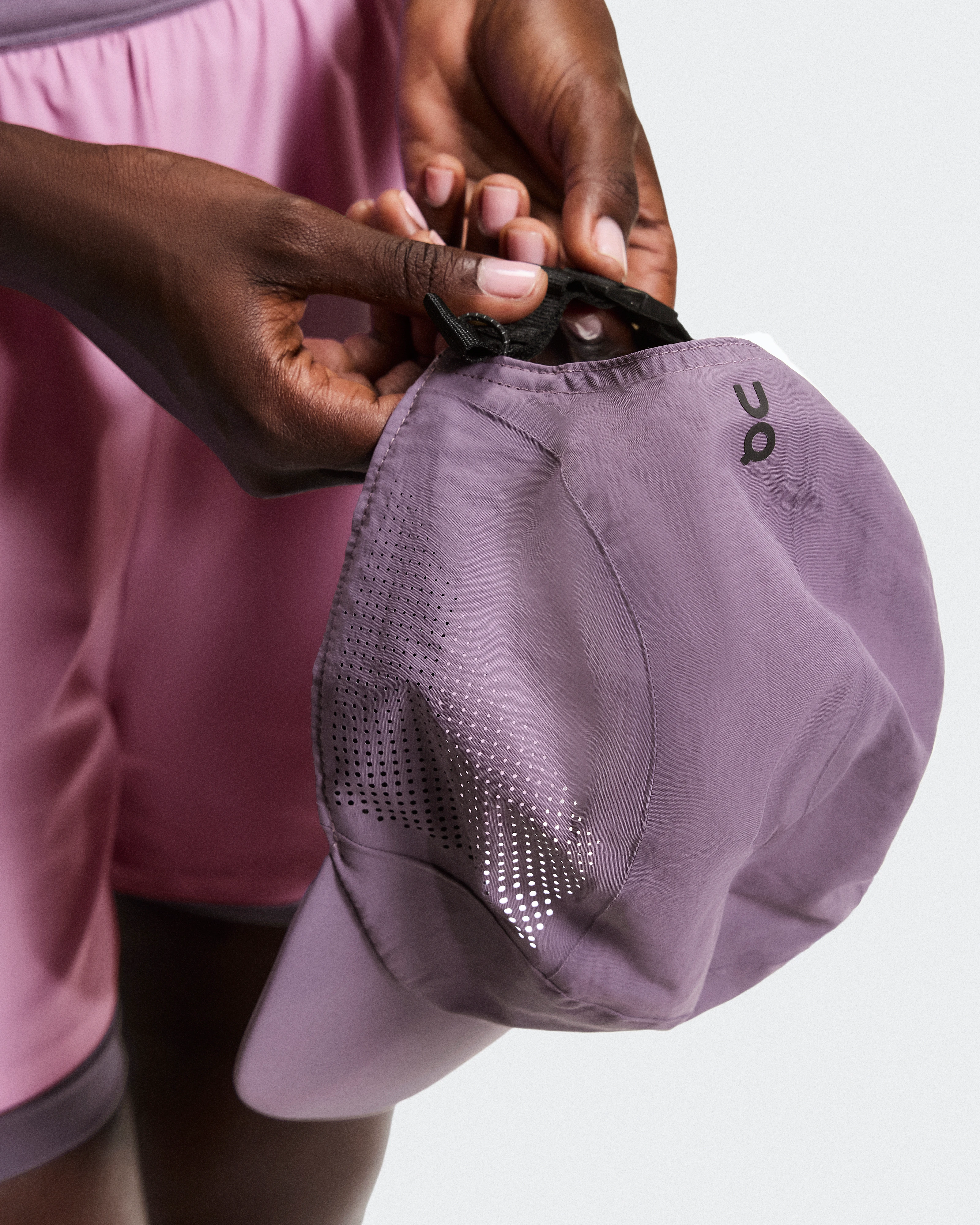 On Performance Cap Dewberry Unisex Headwear