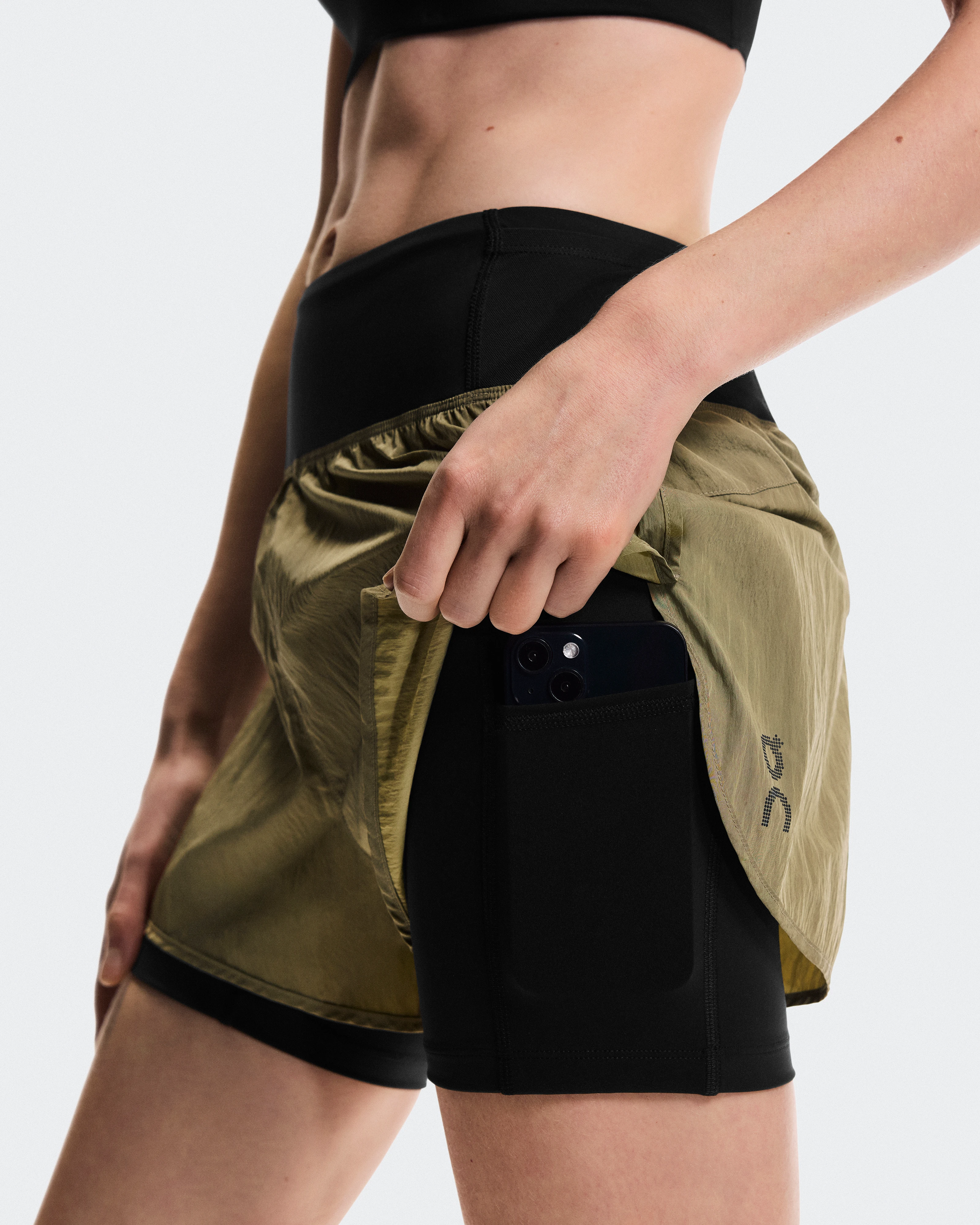 On Performance Volt Shorts Safari Mujer Pantalones cortos
