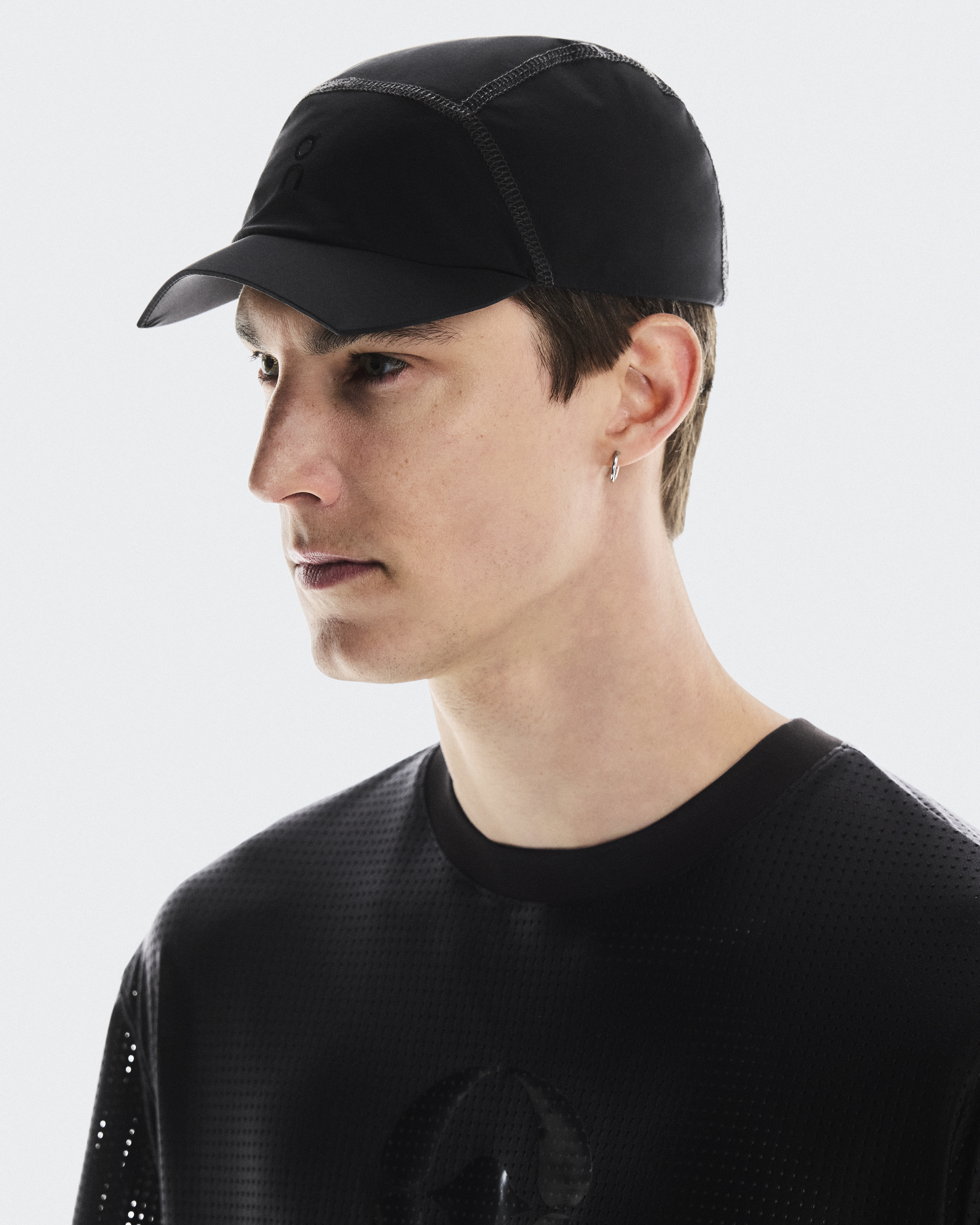 On Cropped Cap FKA en Black