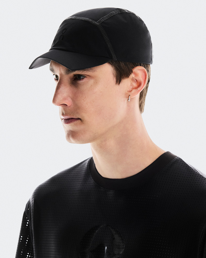 On Cropped Cap FKA in Black, Polyamide