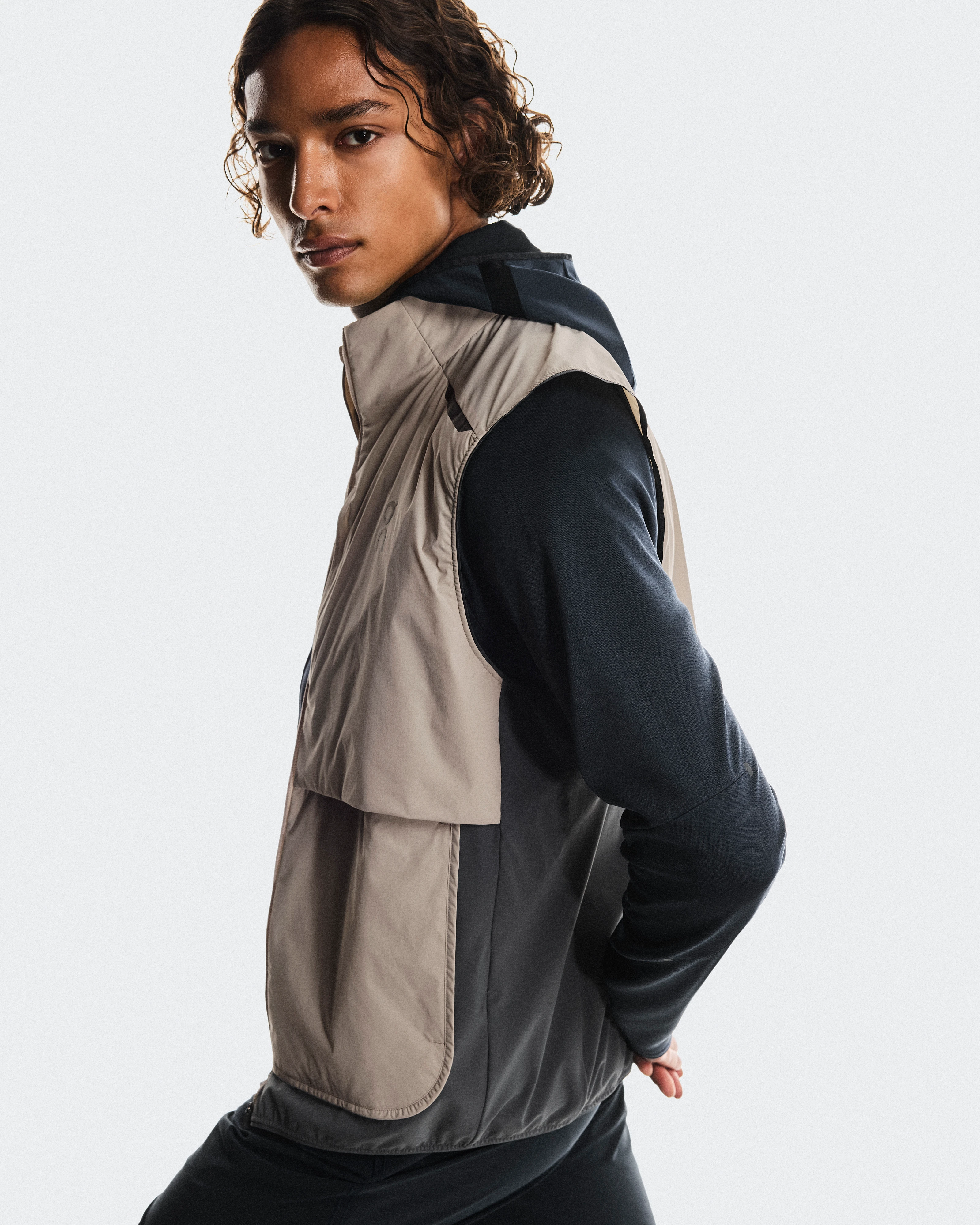 On Weather Vest Desert & Eclipse Men Jackets