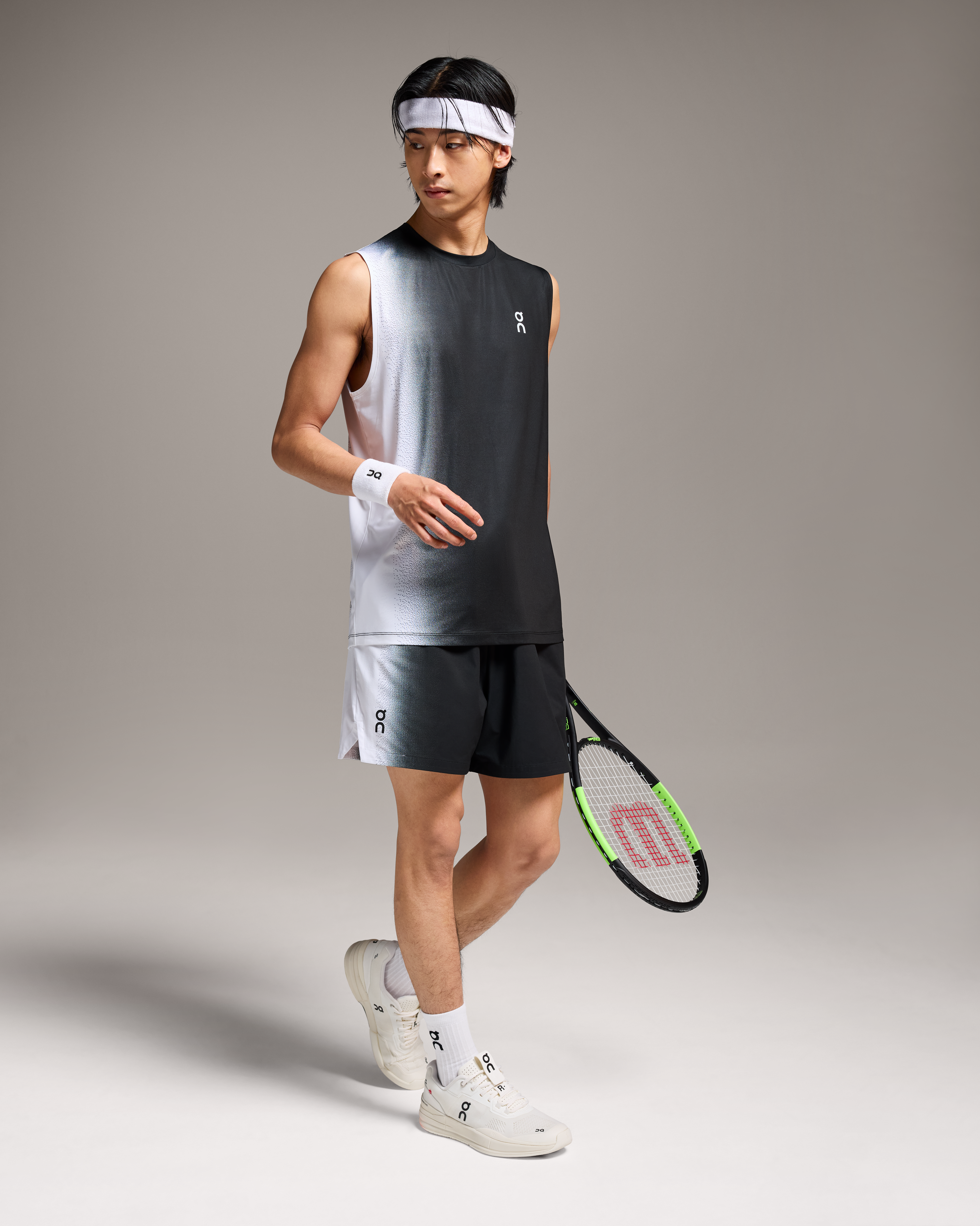 On court tank ノースリーブ テニス Tシャツ オン メンズ Court Tank | ホワイト & ブラック | On 日本