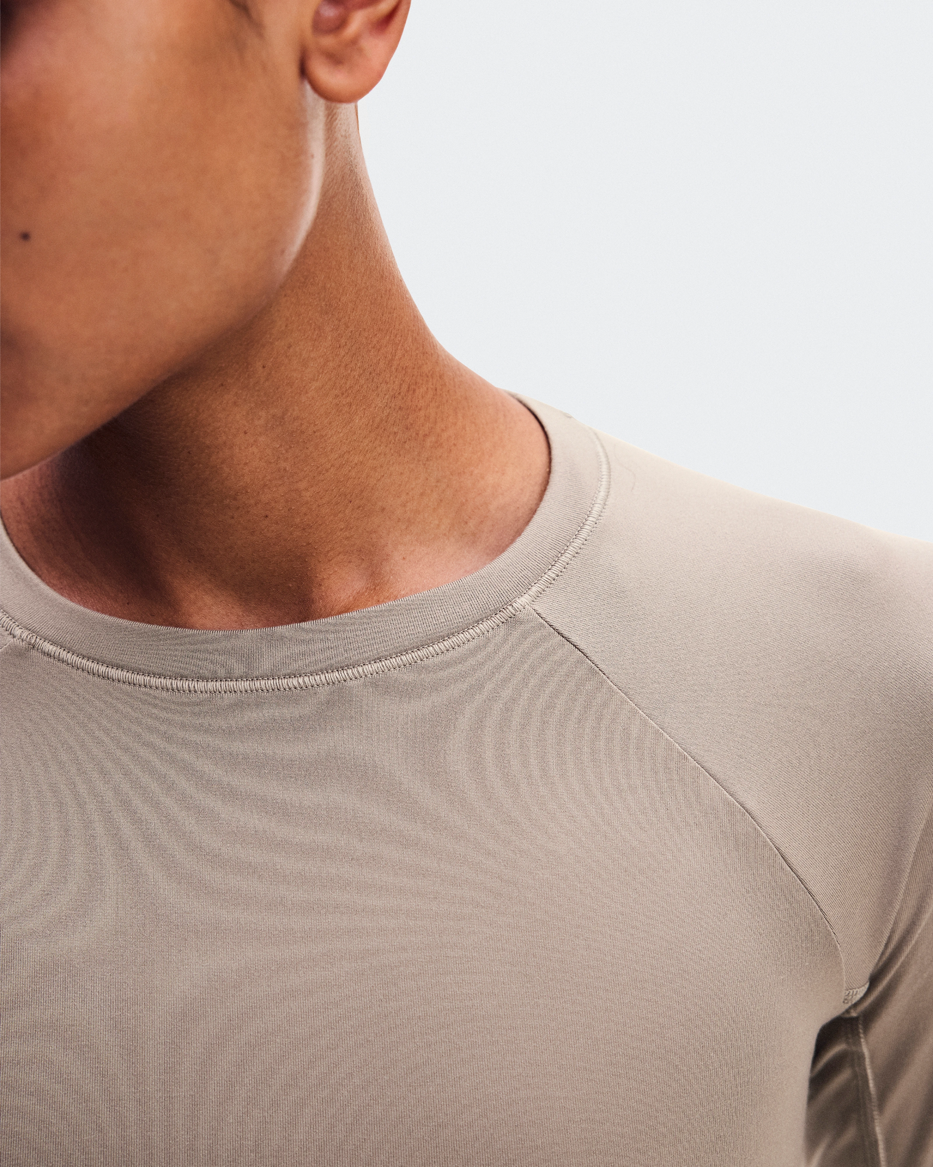 On Studio Long-T Clay ウィメンズ – 低負荷のトレーニング トップス＆Tシャツ
