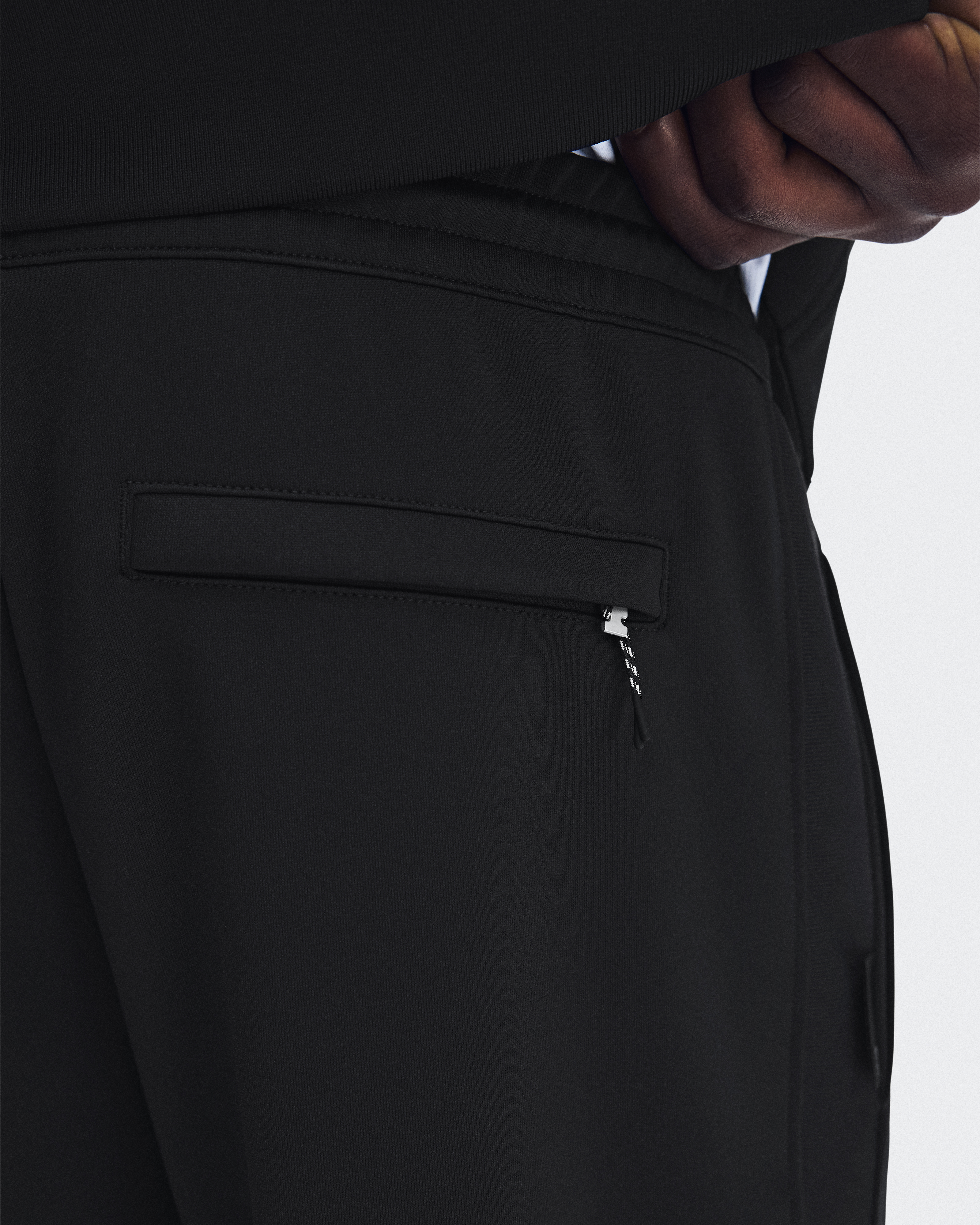 Men's Courtside Pants | Black | On Slovenia