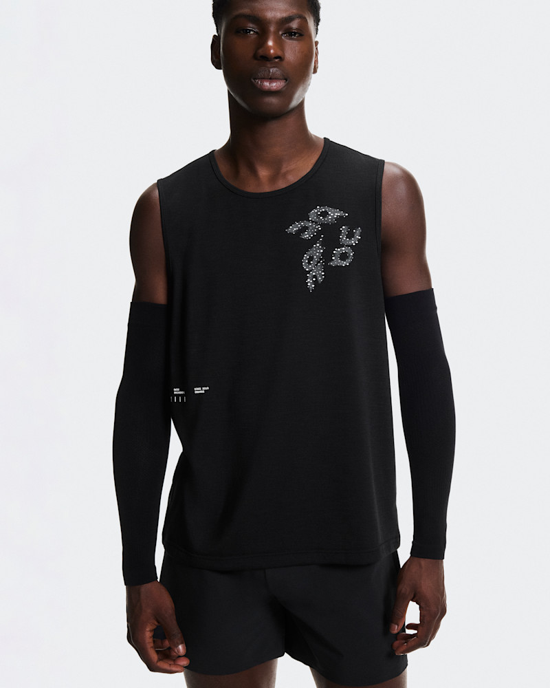 On Performance Arm Sleeves in Black/Black, Size: M-L