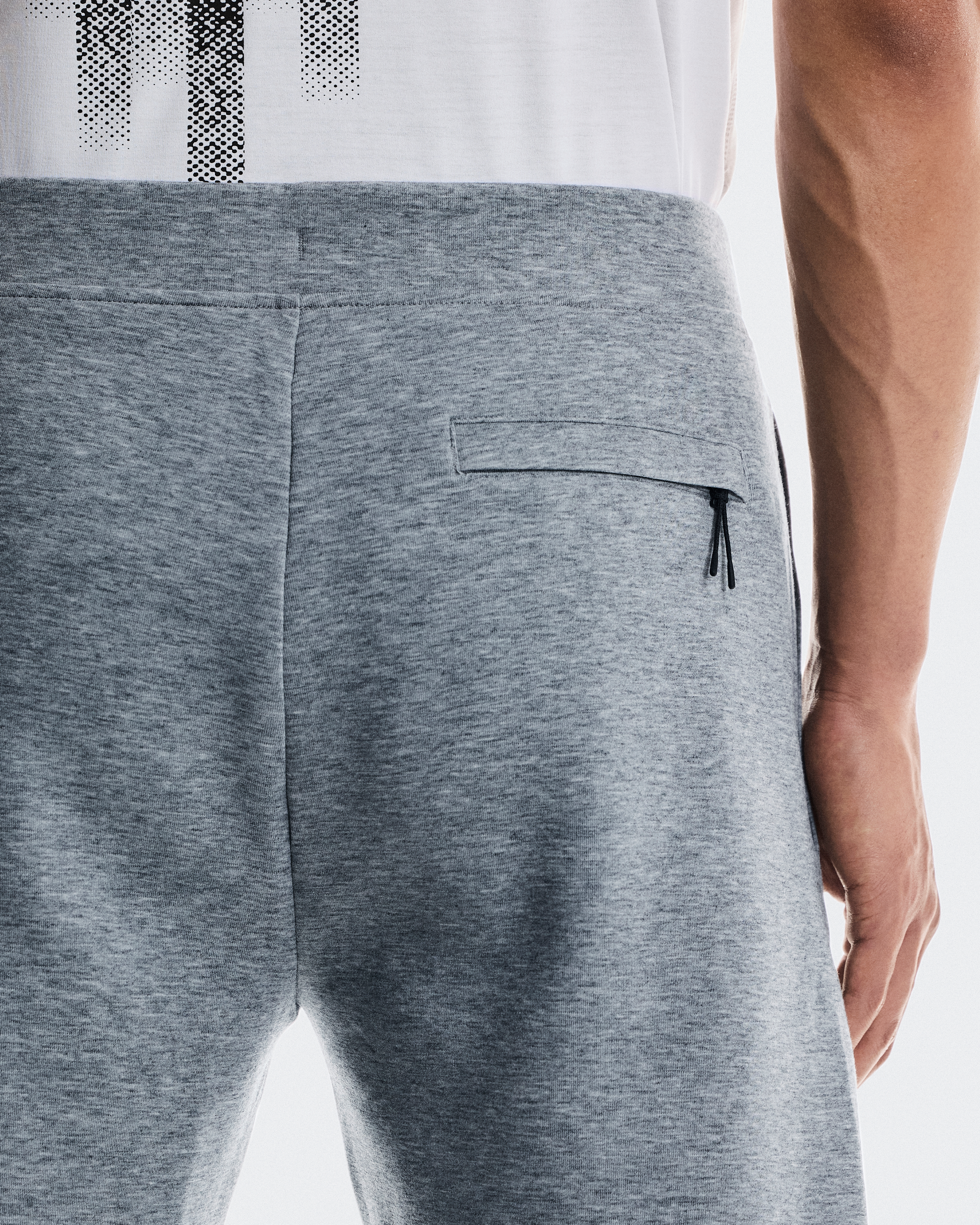 Focus Tech Sweatpantsالرجال / Basalt / L
