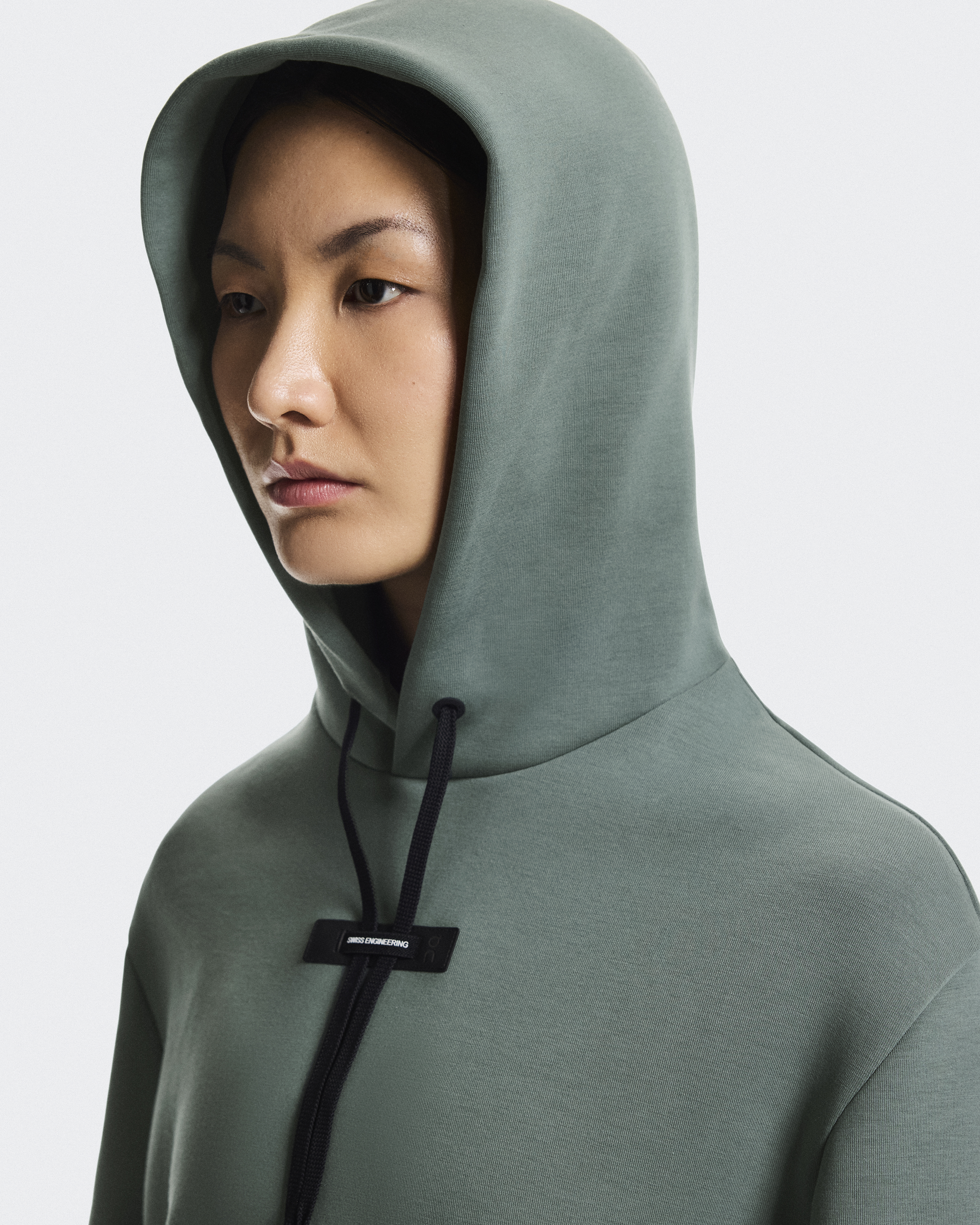 美品オン On Focus Tech Hoodie フォーカス　テックフーディー Women's Focus Tech Hoodie | Green | On United States