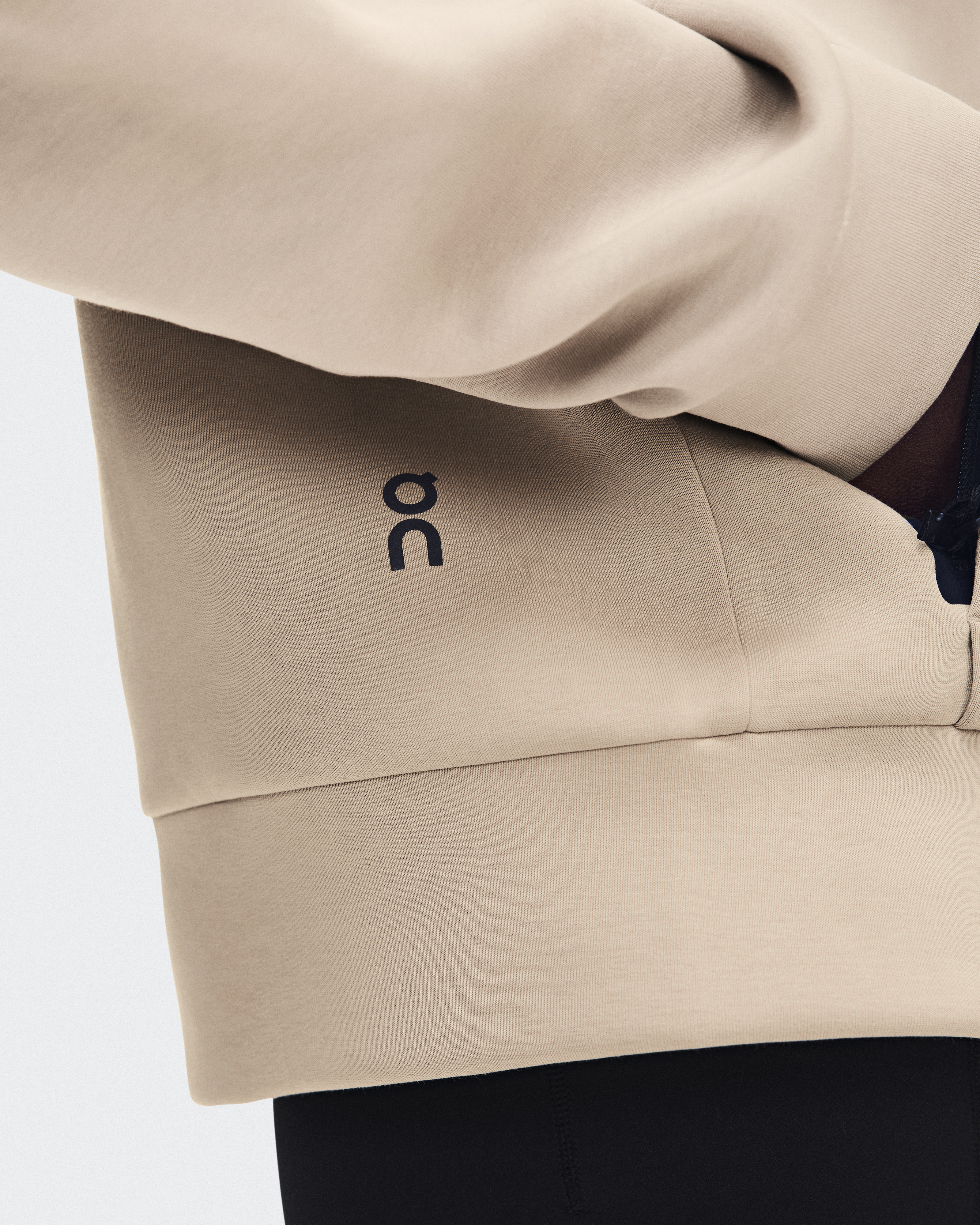 Women's Focus Tech Zip Hoodie | Desert | On Latvia