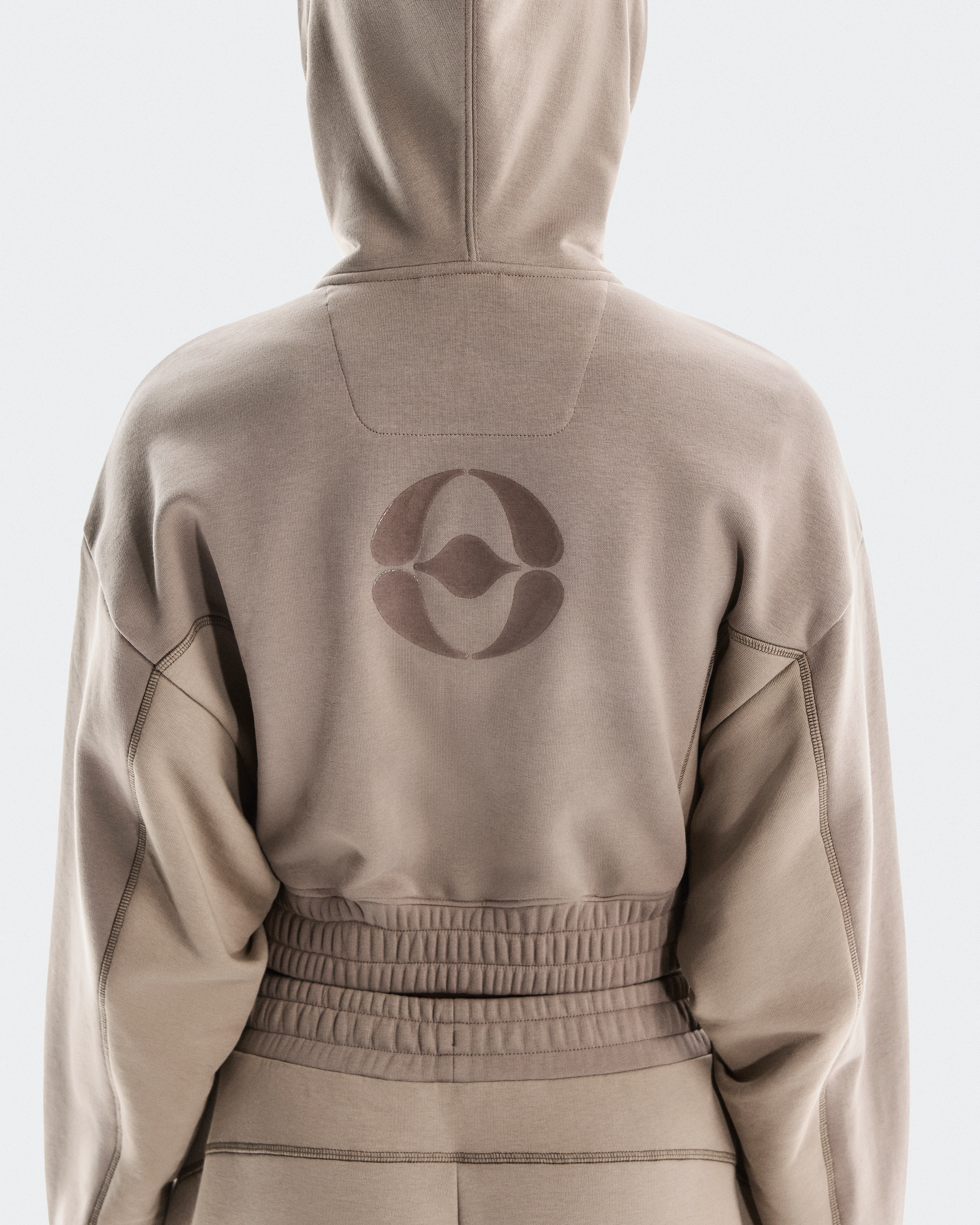 On CLUB CROPPED HOODIE FKA Cinder & Desert Damen Hoodies & Sweatshirts