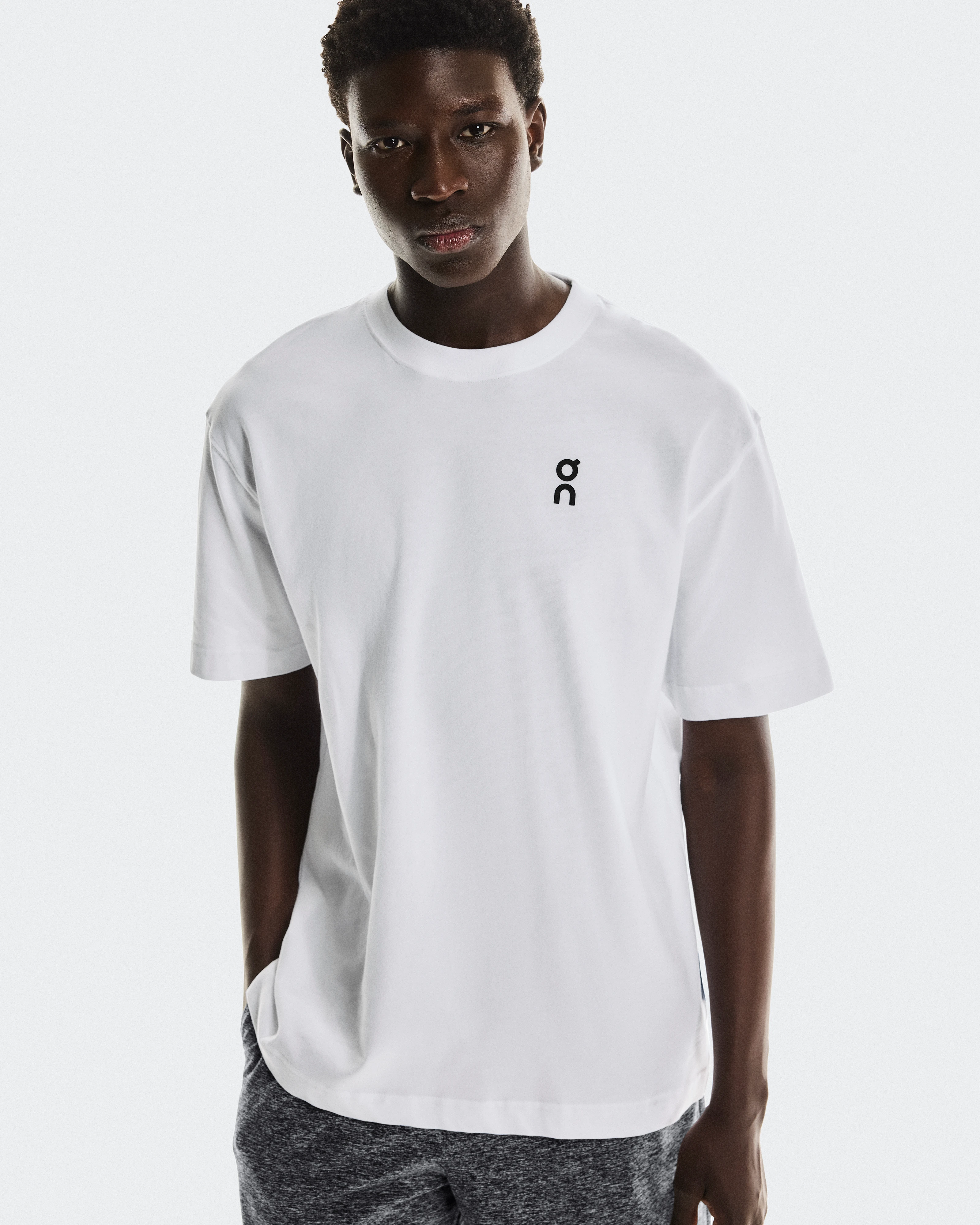 On Club-T Court White & Indigo Men Tops and t-shirts