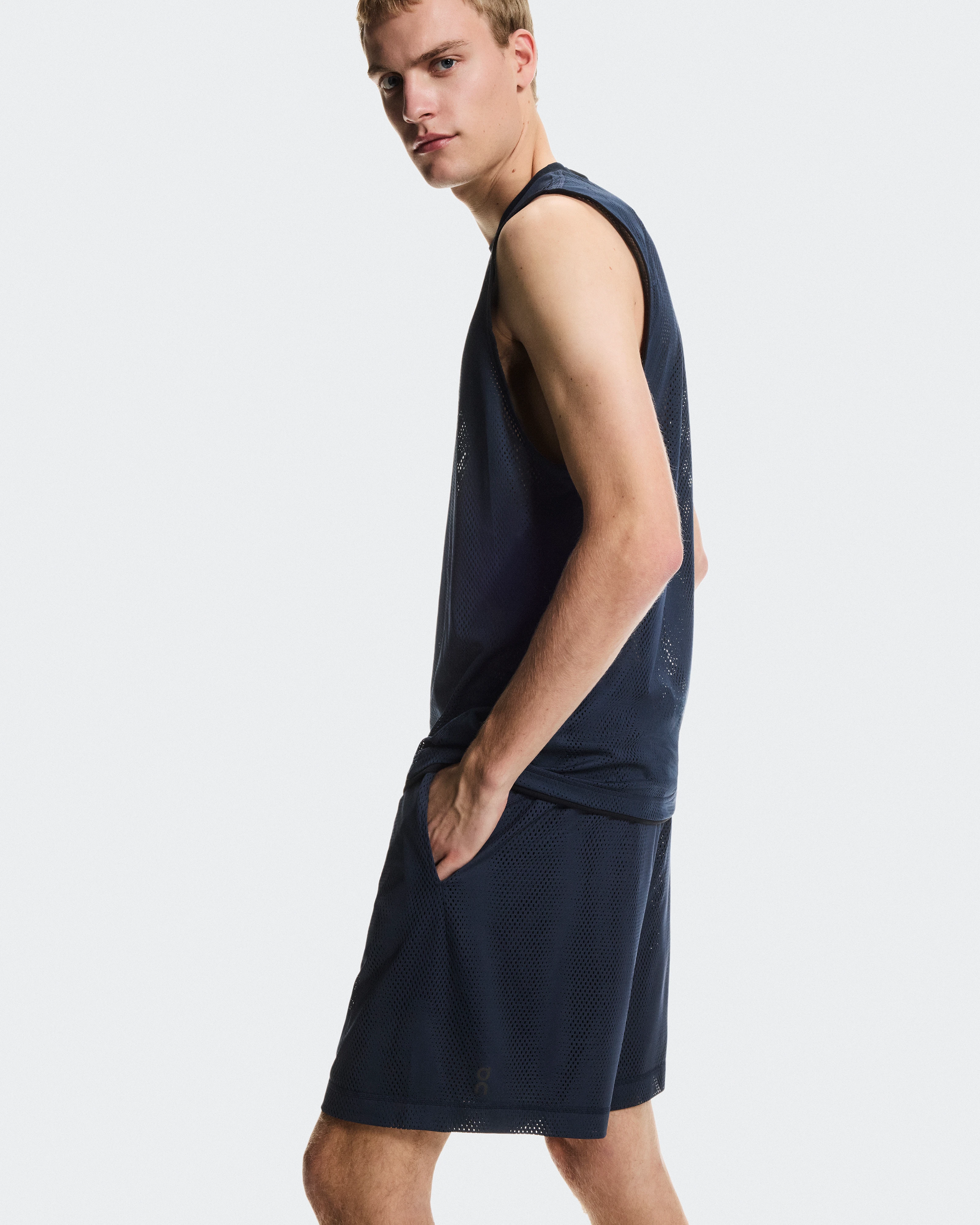 On Train Volt Shorts Navy Men Shorts