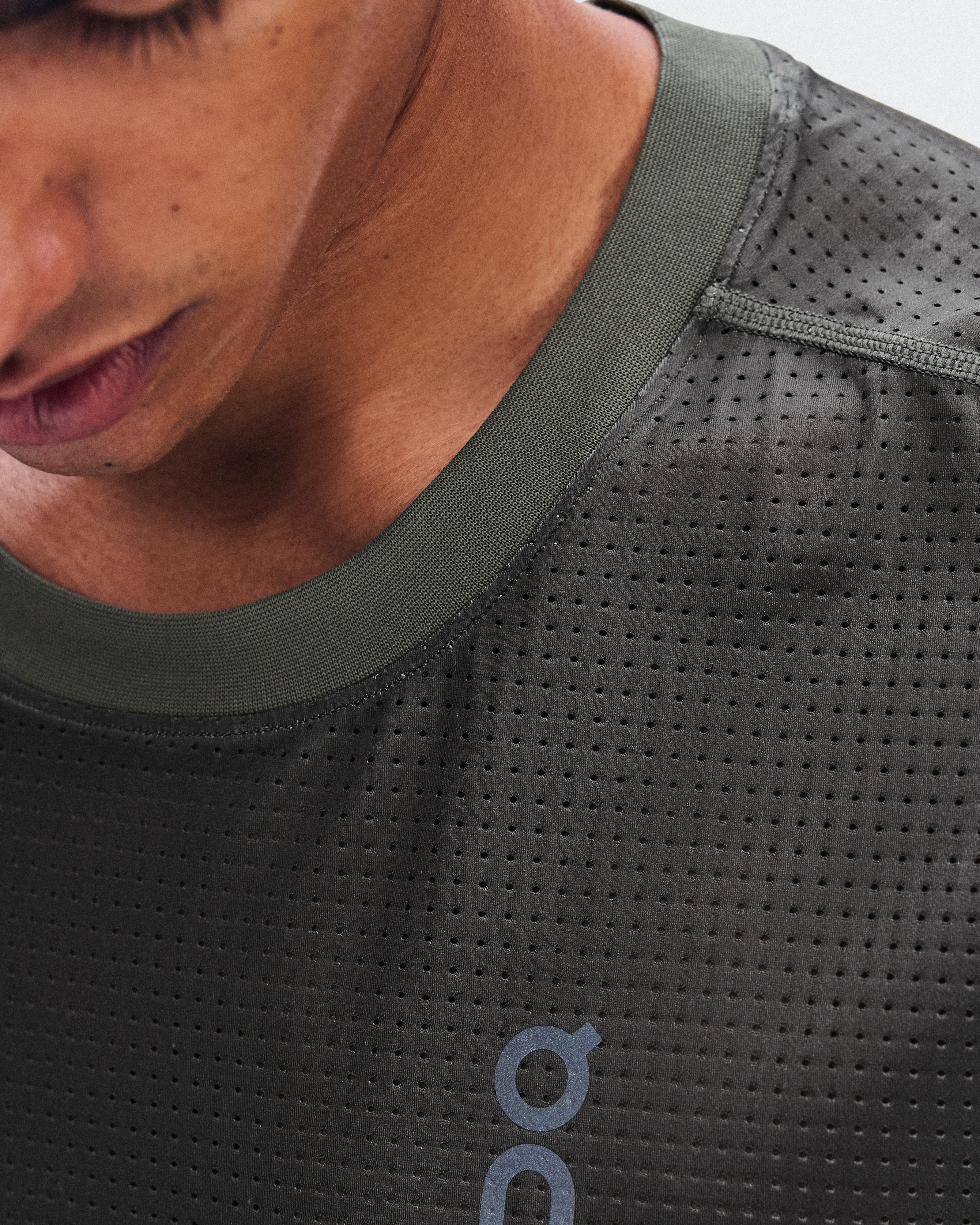 On Oversize Run-T LN1 Mire Unisex Tops and t-shirts