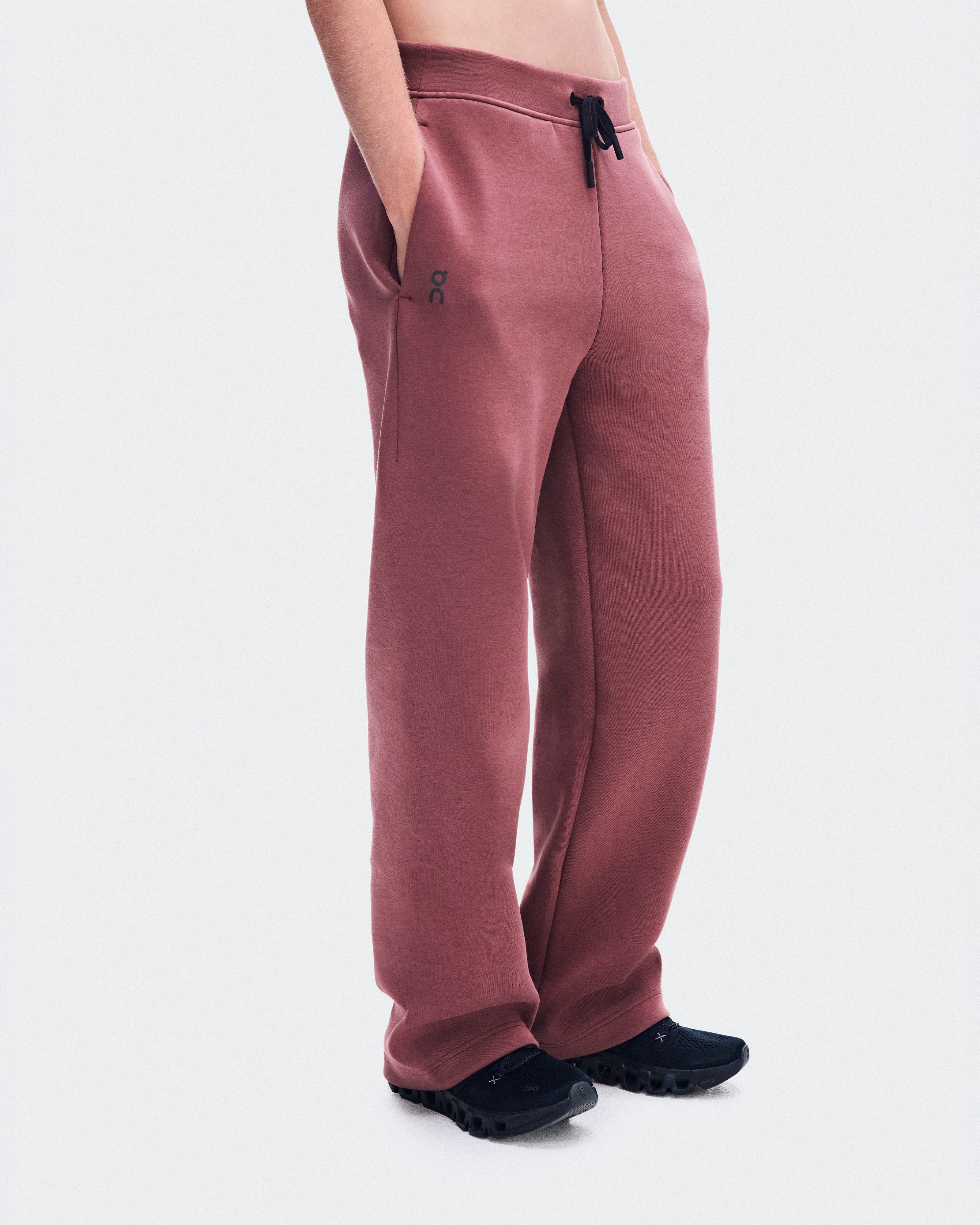 On Focus Tech Sweatpants Barberry Women Pants