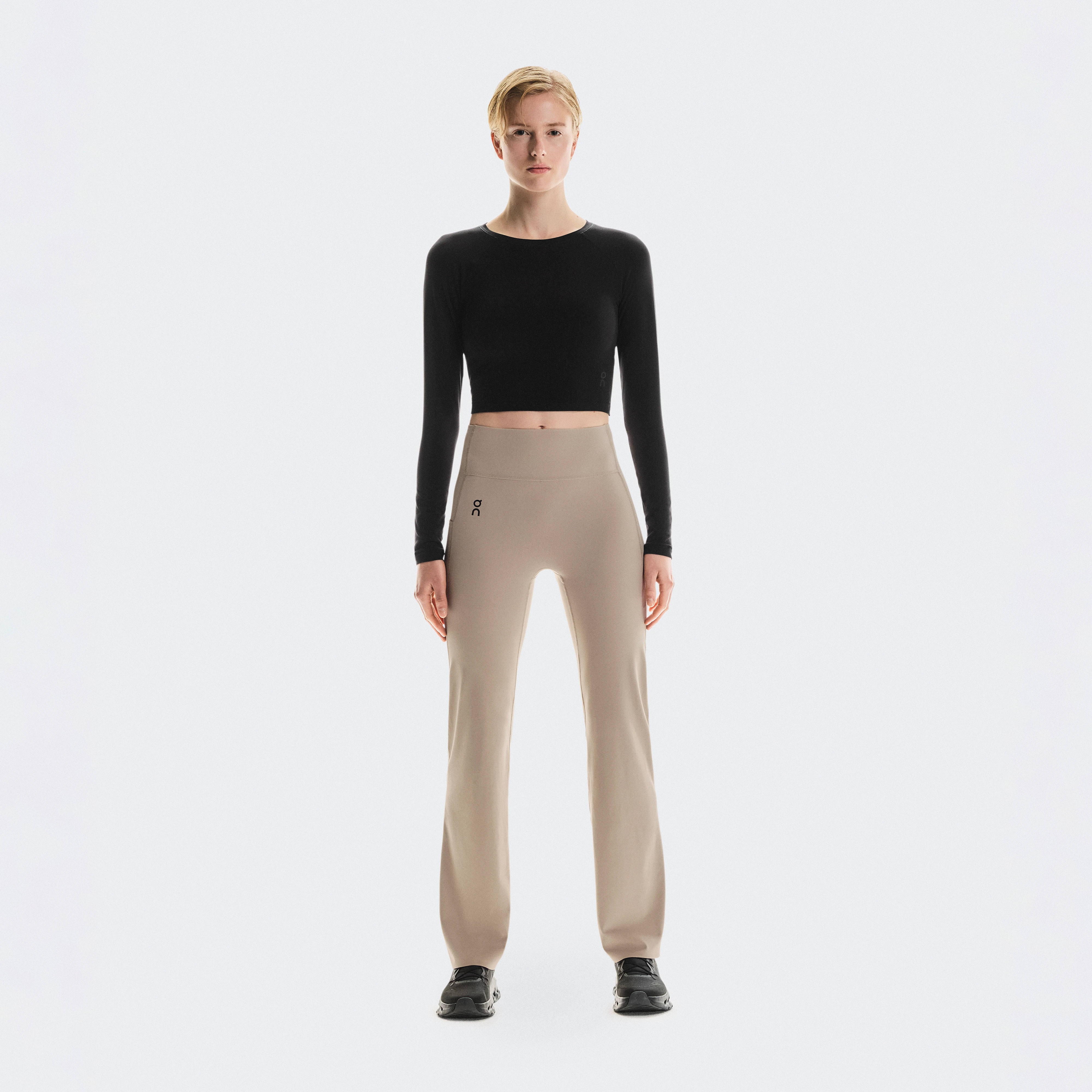 On Studio Flared Tights 30" Beige Femme Femme – Sports de faible intensité, yoga, récupération Leggings