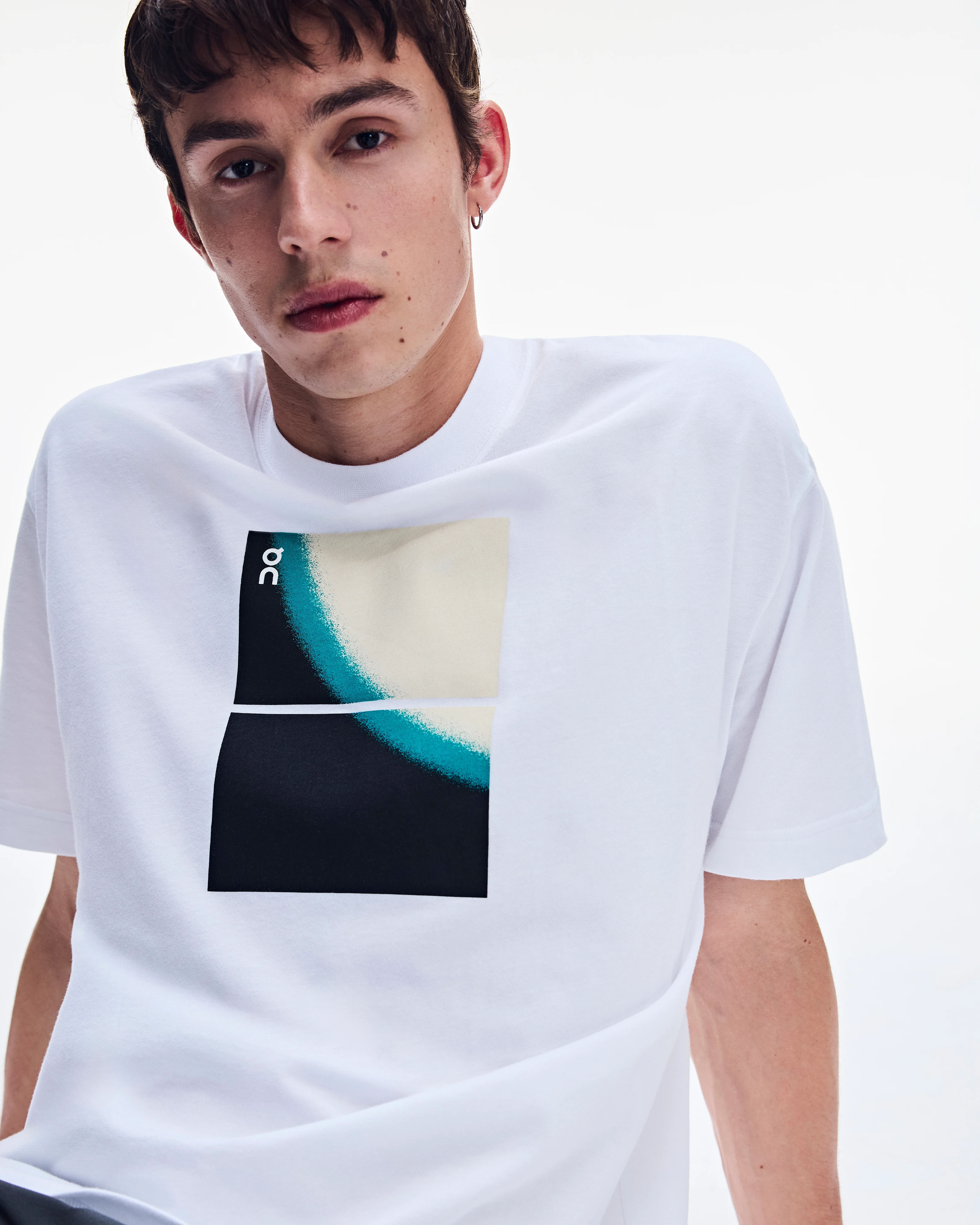 On Club-T Swing White & Jay Hombre – Inspirada en el tenis, uso diario Camisetas