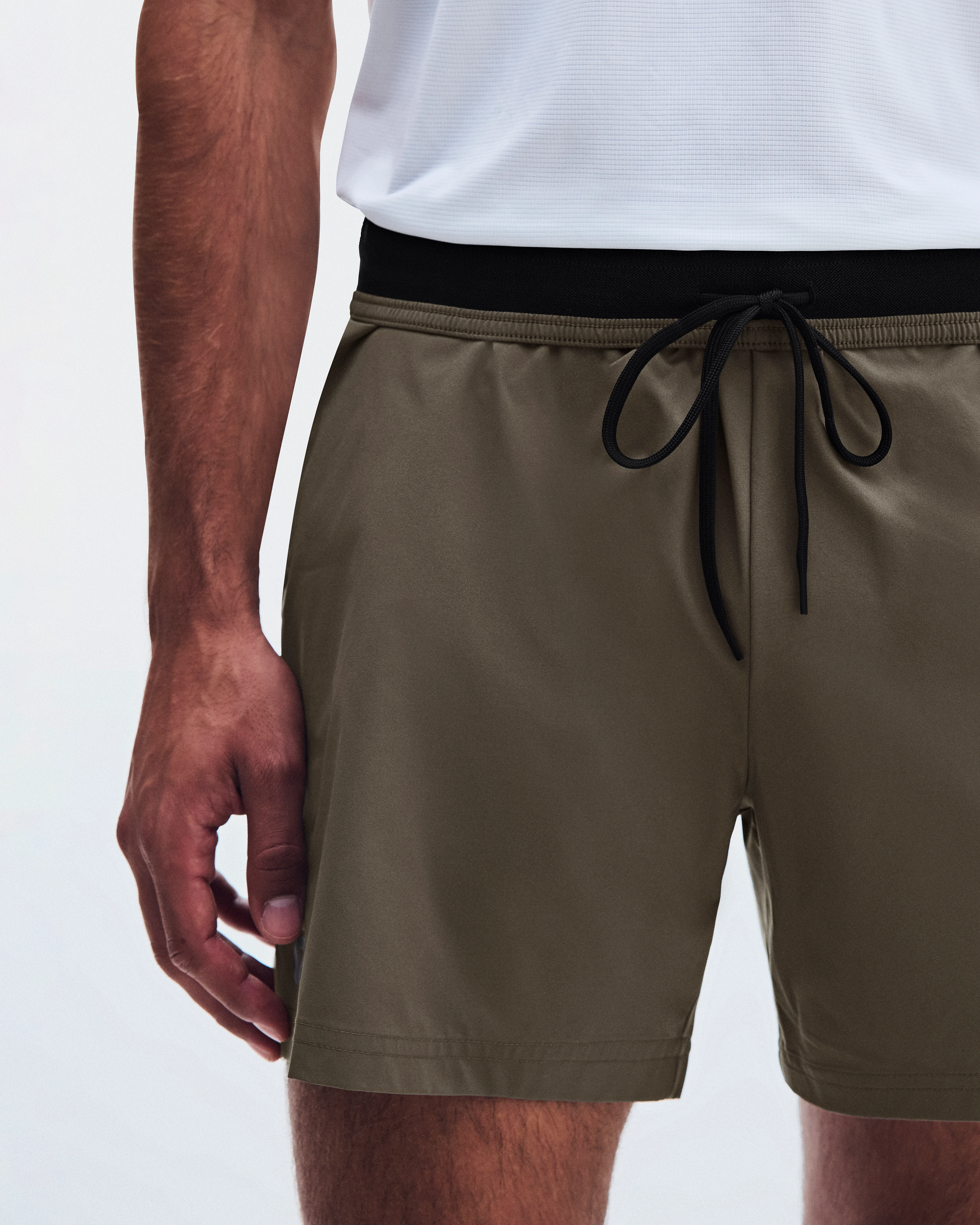 On 5" Core Shorts Bark メンズ – ランニング　軽量　インナー付き ショートパンツ