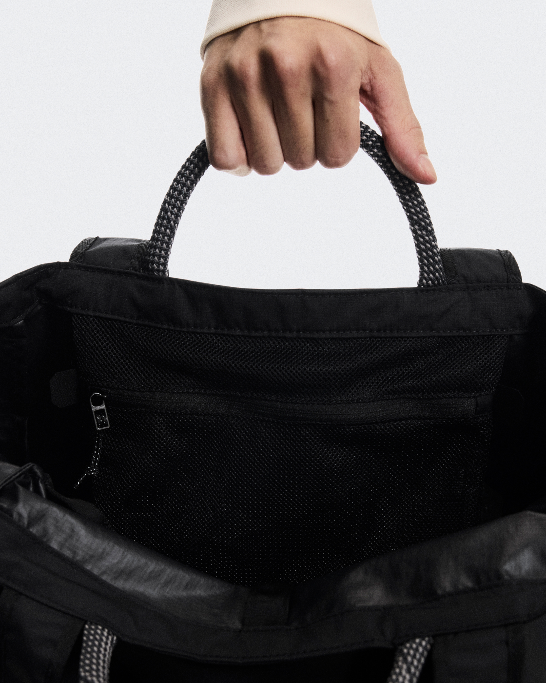 Tote Pack 25L | Grey & Black | On Canada